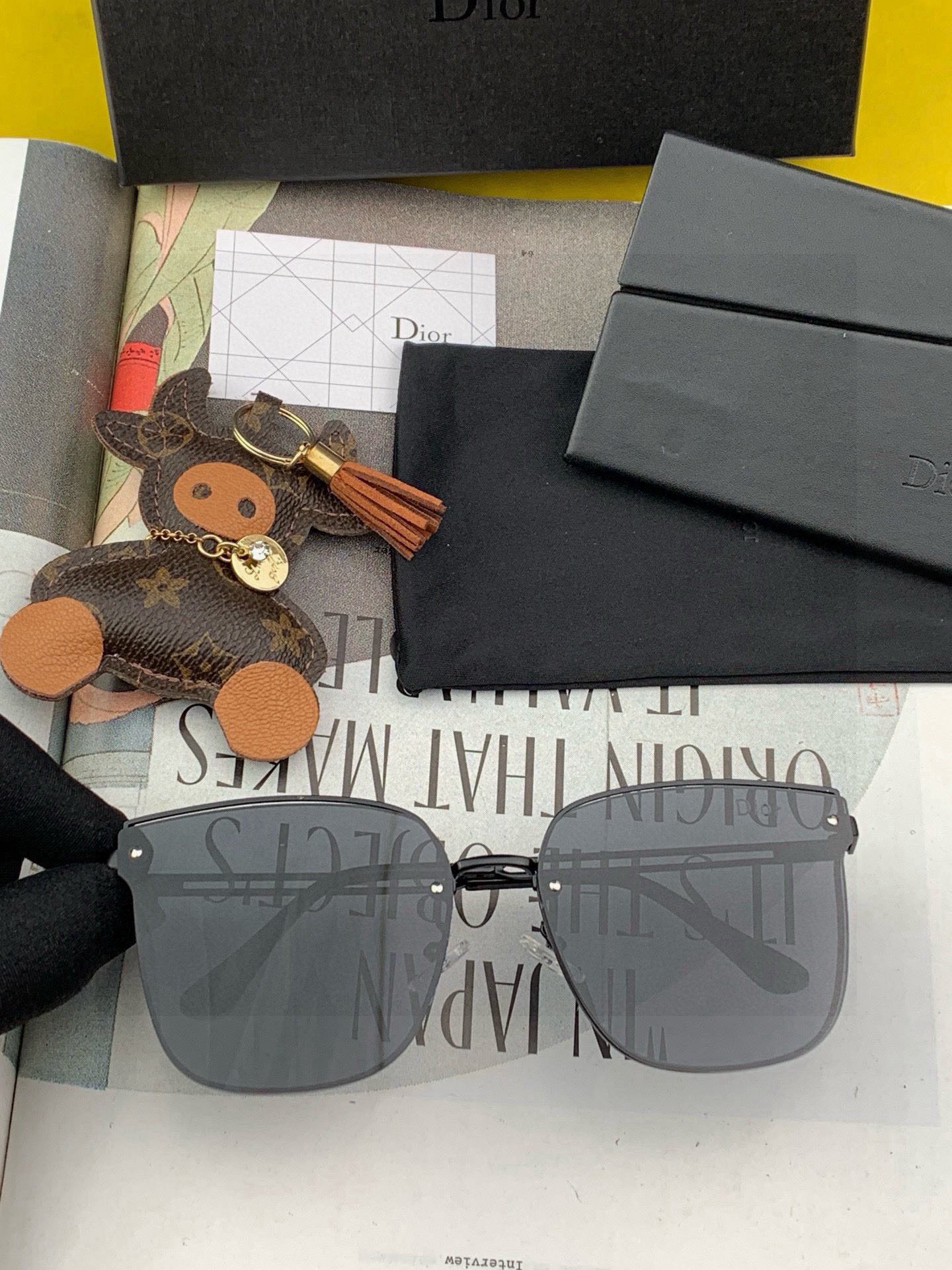 【TR偏光系列】DIOR   经典的方框设计，不挑脸型，无论搭配大衣还是连衣裙都非常显气质尼龙偏光镜片