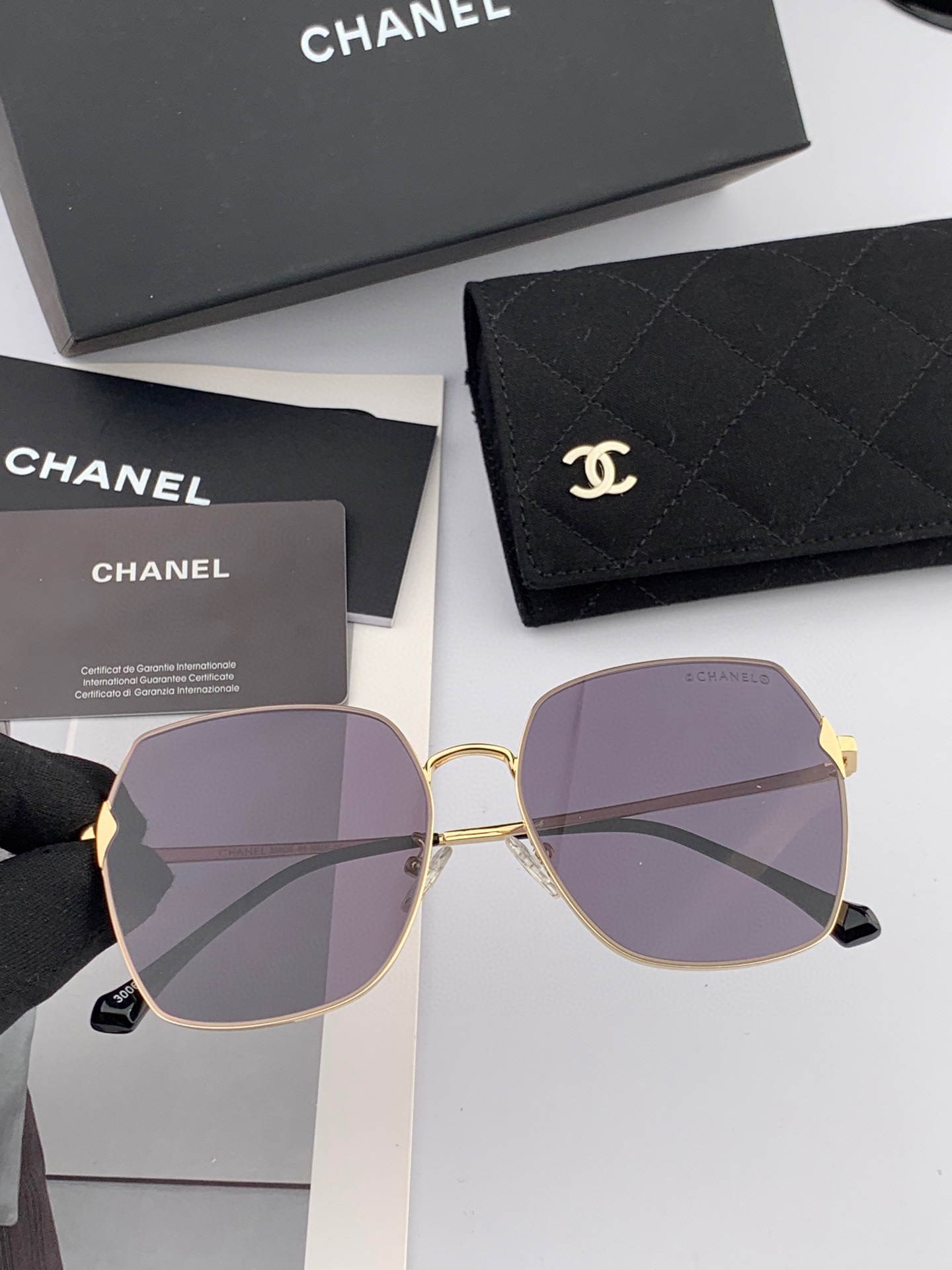 【CHANEL】香奈儿  新款尼龙偏光太眼镜，无框钻石 切边更有质感，大气女人范儿，大脸小脸都好看 ！