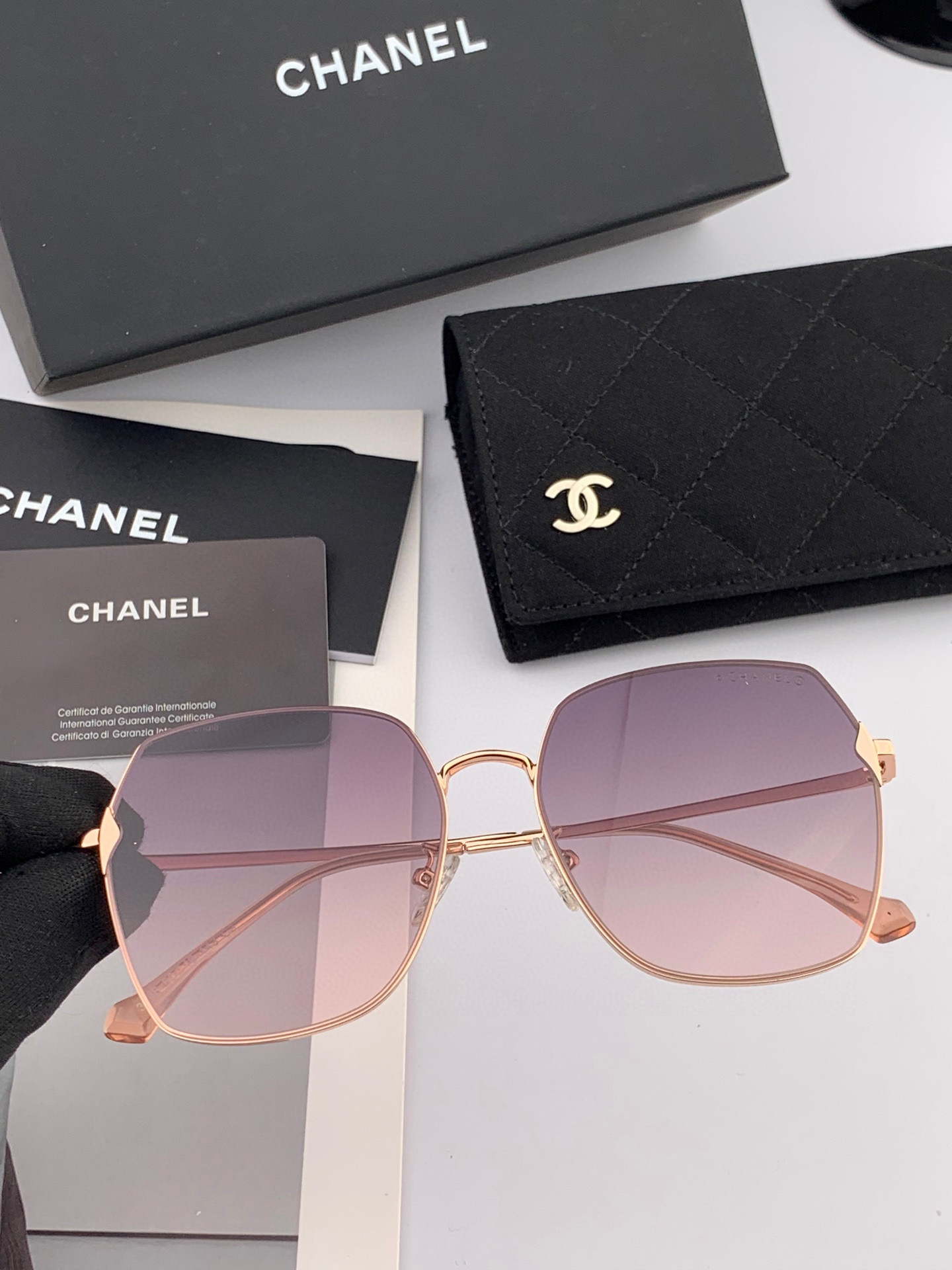 【CHANEL】香奈儿  新款尼龙偏光太眼镜，无框钻石 切边更有质感，大气女人范儿，大脸小脸都好看 ！