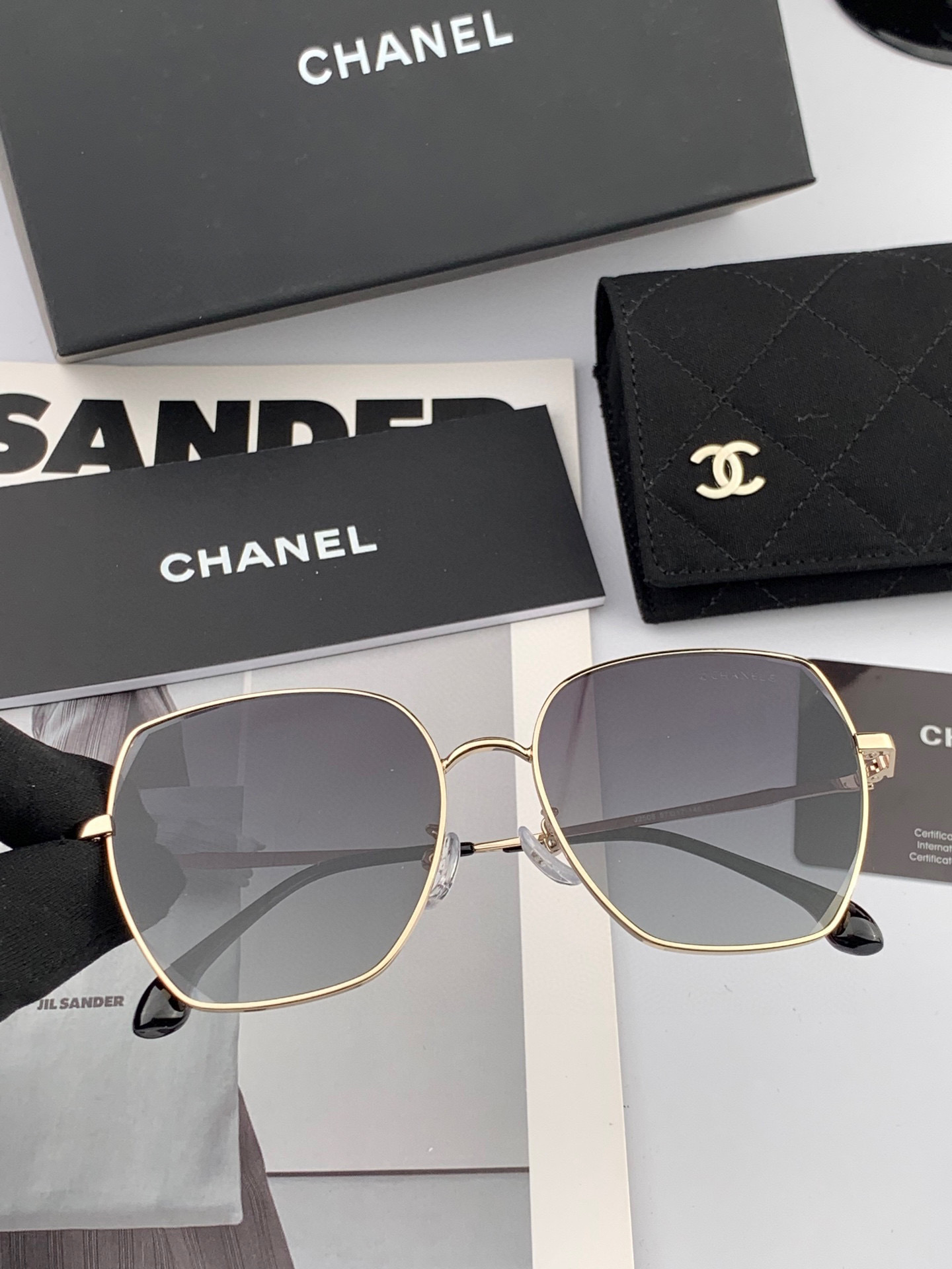 【CHANEL】香奈儿  新款尼龙偏光太眼镜，无框钻石 切边更有质感，大气女人范儿，大脸小脸都好看 ！型