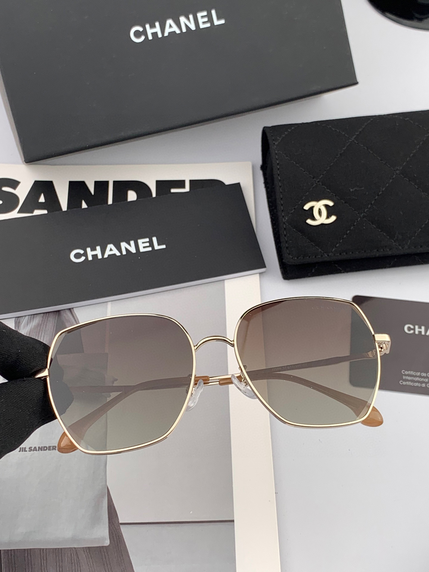 【CHANEL】香奈儿  新款尼龙偏光太眼镜，无框钻石 切边更有质感，大气女人范儿，大脸小脸都好看 ！型