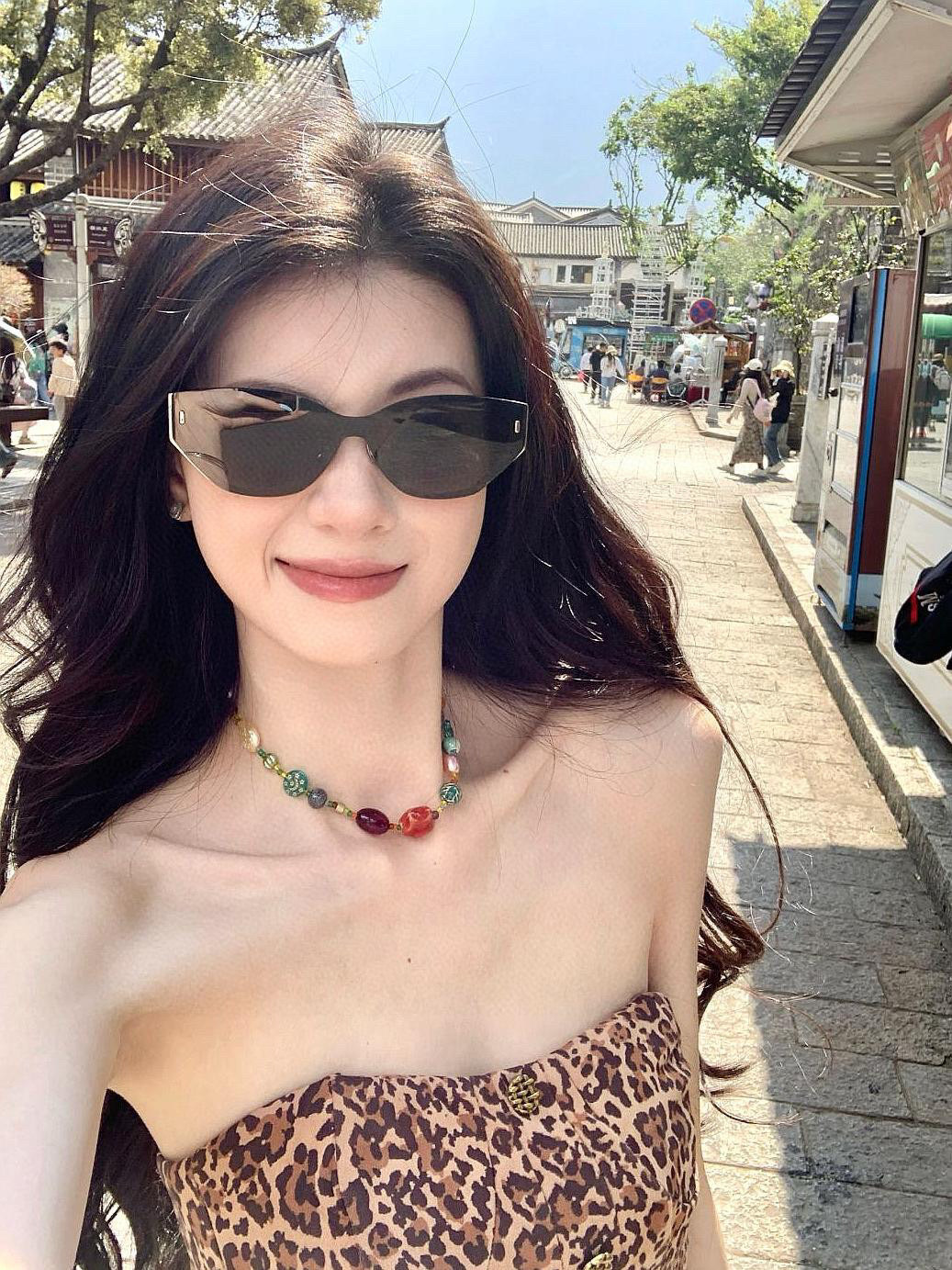   GUCCI  新款连体尼龙偏光太眼镜，情侣款时尚方框太阳镜佩戴舒适网红潮流款墨镜，大气女人范儿，大脸