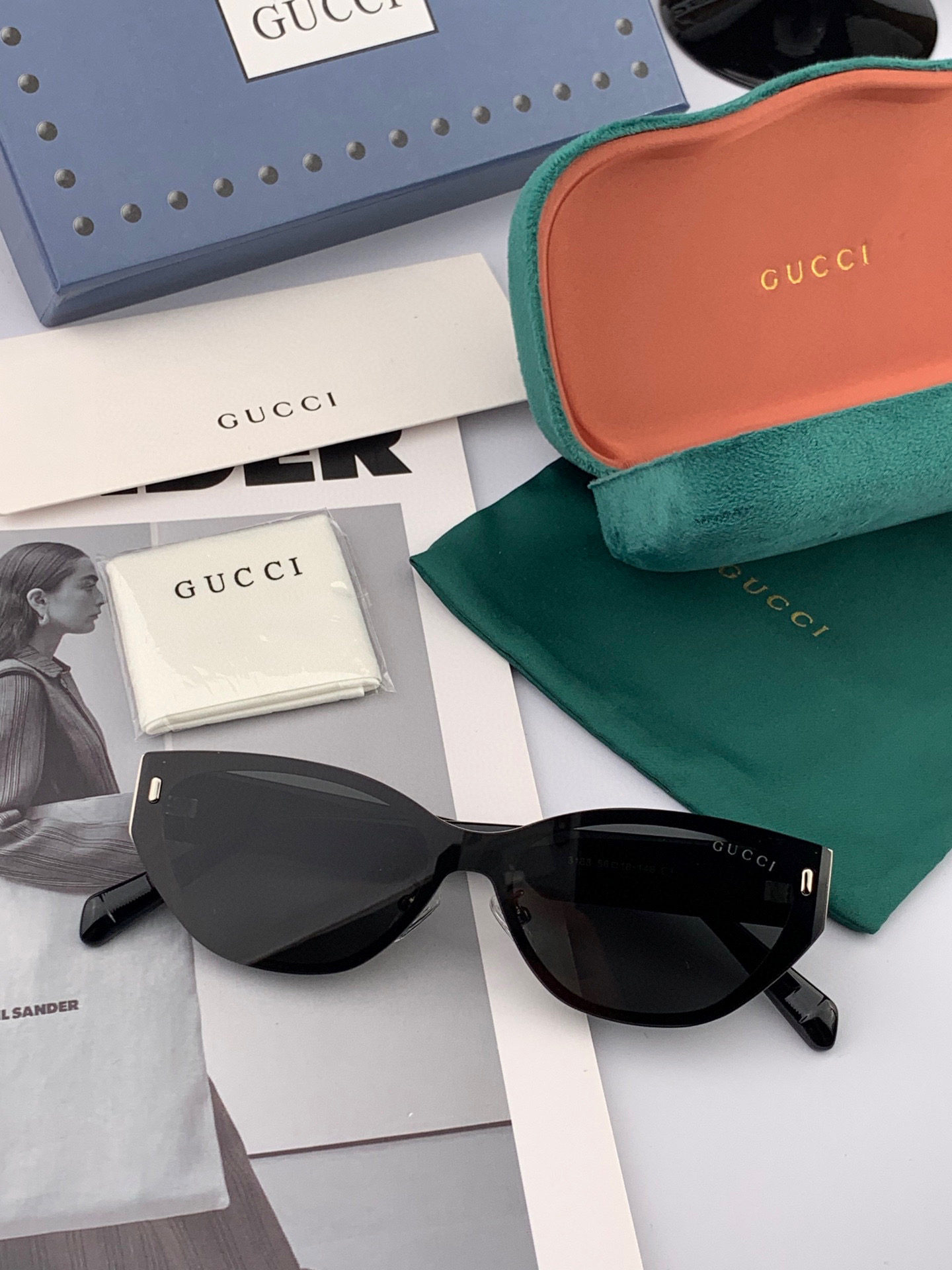   GUCCI  新款连体尼龙偏光太眼镜，情侣款时尚方框太阳镜佩戴舒适网红潮流款墨镜，大气女人范儿，大脸