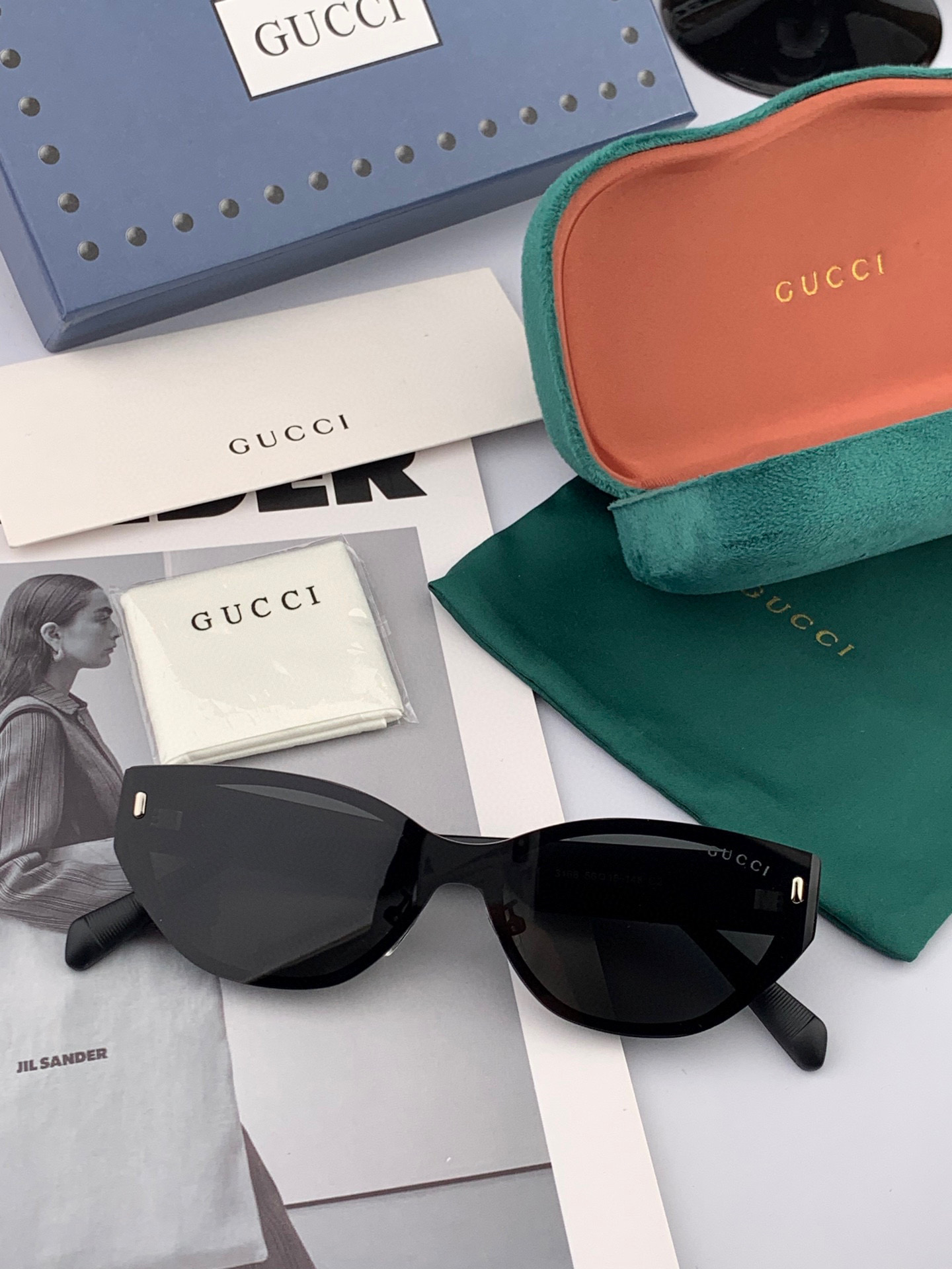   GUCCI  新款连体尼龙偏光太眼镜，情侣款时尚方框太阳镜佩戴舒适网红潮流款墨镜，大气女人范儿，大脸