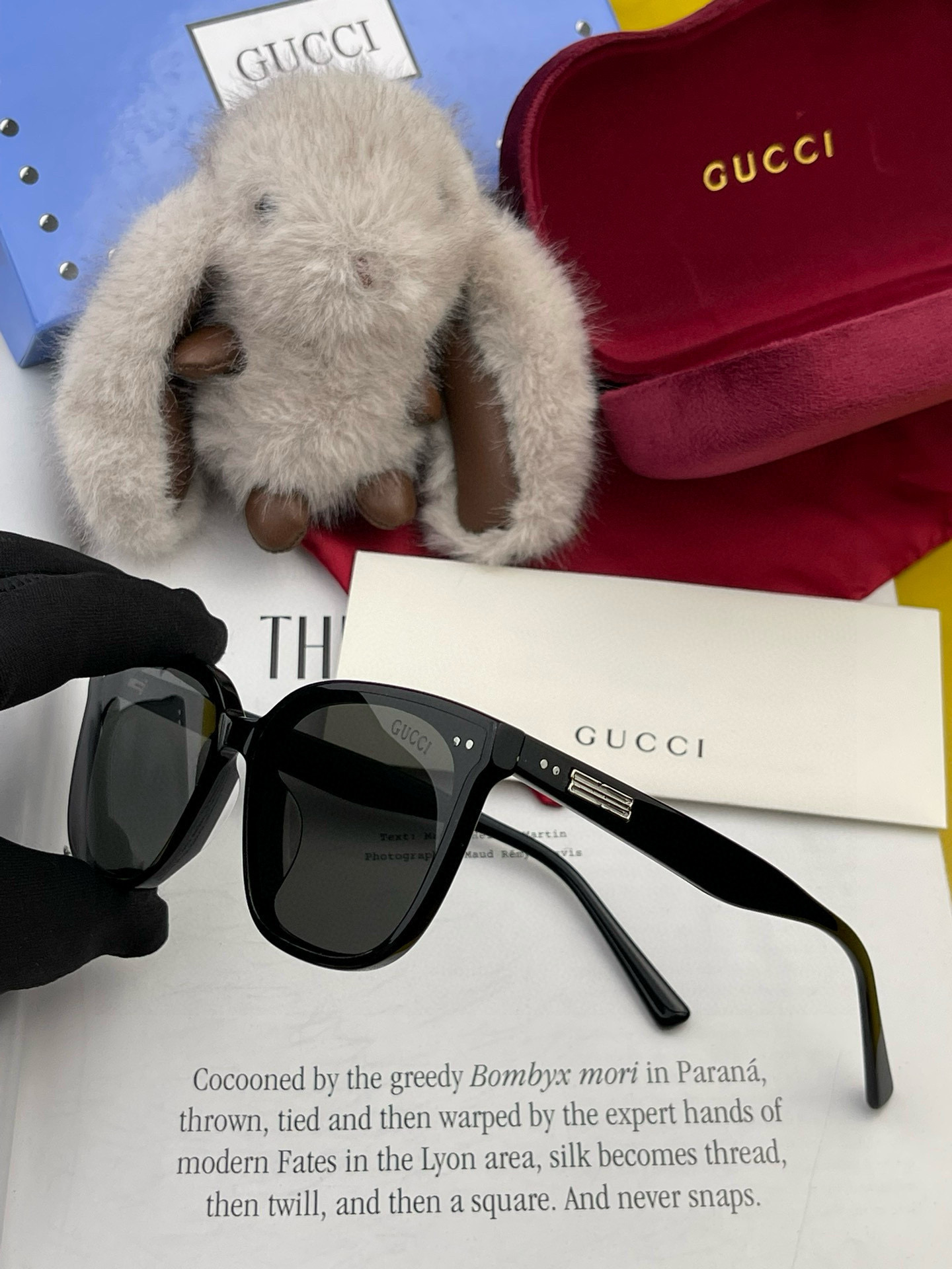  GUCCI2025开春新款一体镜 小框太阳镜男女同款 😎 
爆款大框尼龙太阳镜 超逼格超酷 
镜腿品牌