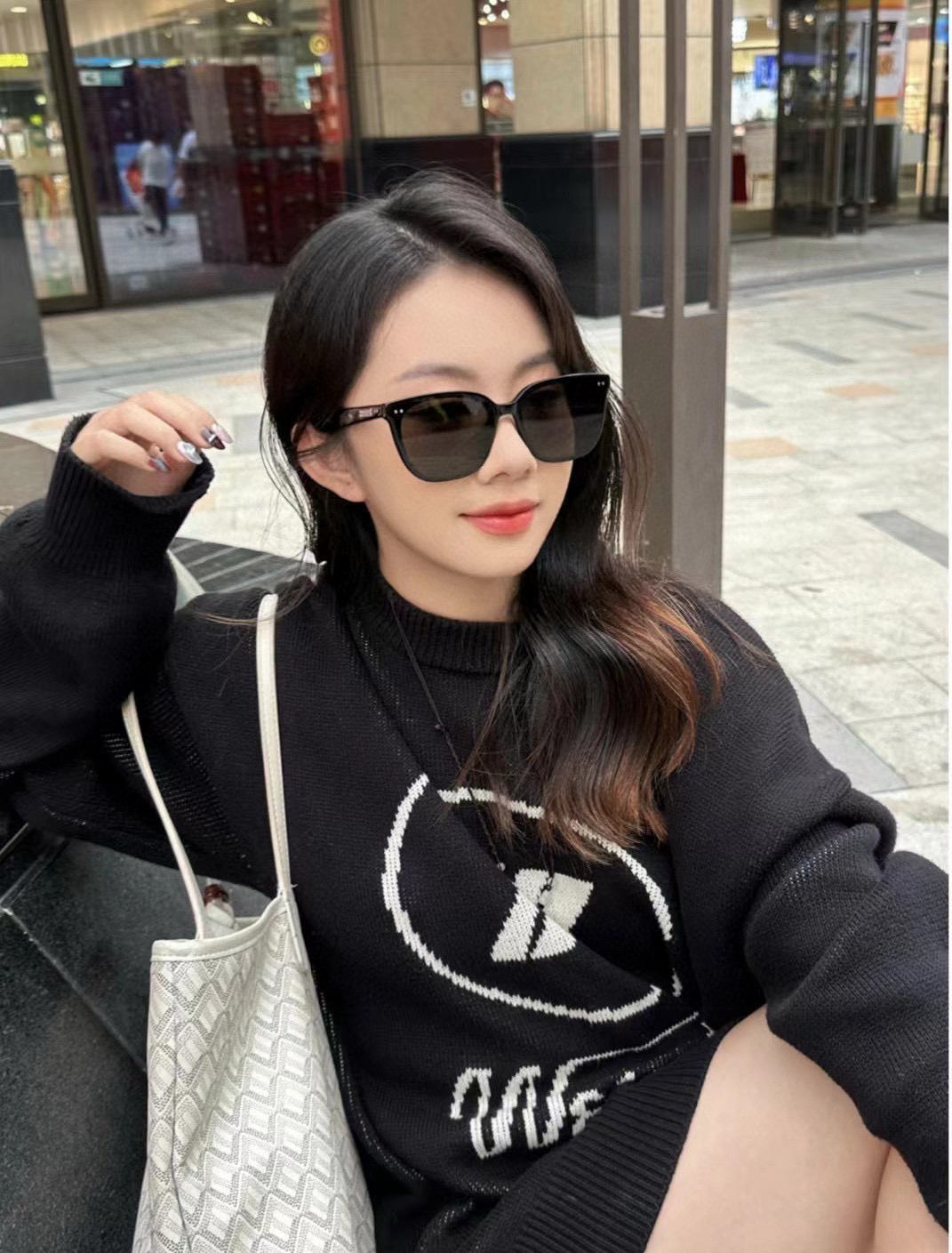  GUCCI2025开春新款一体镜 小框太阳镜男女同款 😎 
爆款大框尼龙太阳镜 超逼格超酷 
镜腿品牌