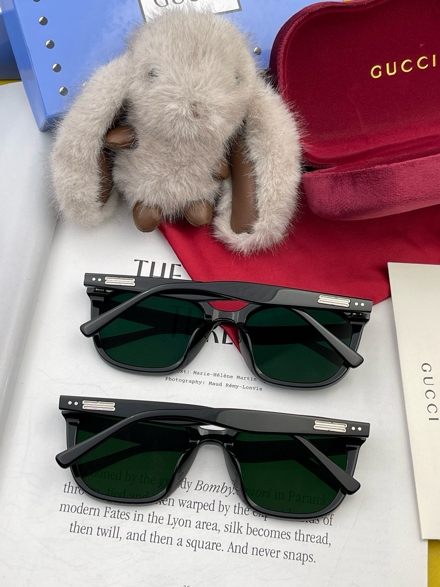  GUCCI2025开春新款一体镜 小框太阳镜男女同款 😎 
爆款大框尼龙太阳镜 超逼格超酷 
镜腿品牌