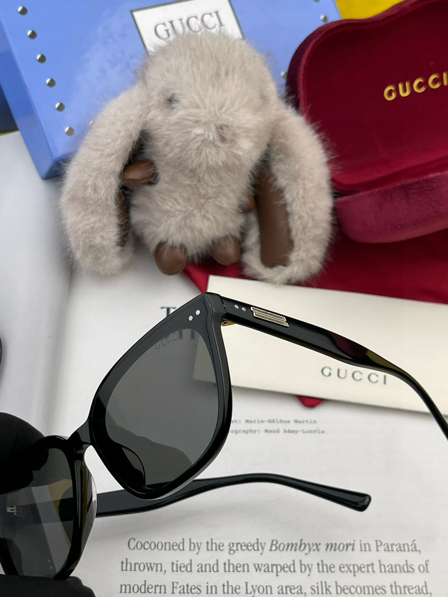  GUCCI2025开春新款一体镜 小框太阳镜男女同款 😎 
爆款大框尼龙太阳镜 超逼格超酷 
镜腿品牌