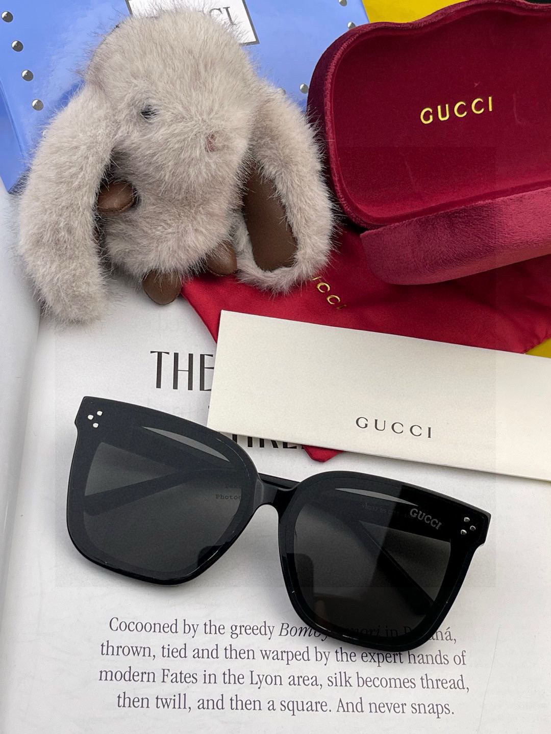   GUCCI2025开春新款一体镜 大框太阳镜男女同款 😎 
爆款大框尼龙太阳镜 超逼格超酷 
镜腿品