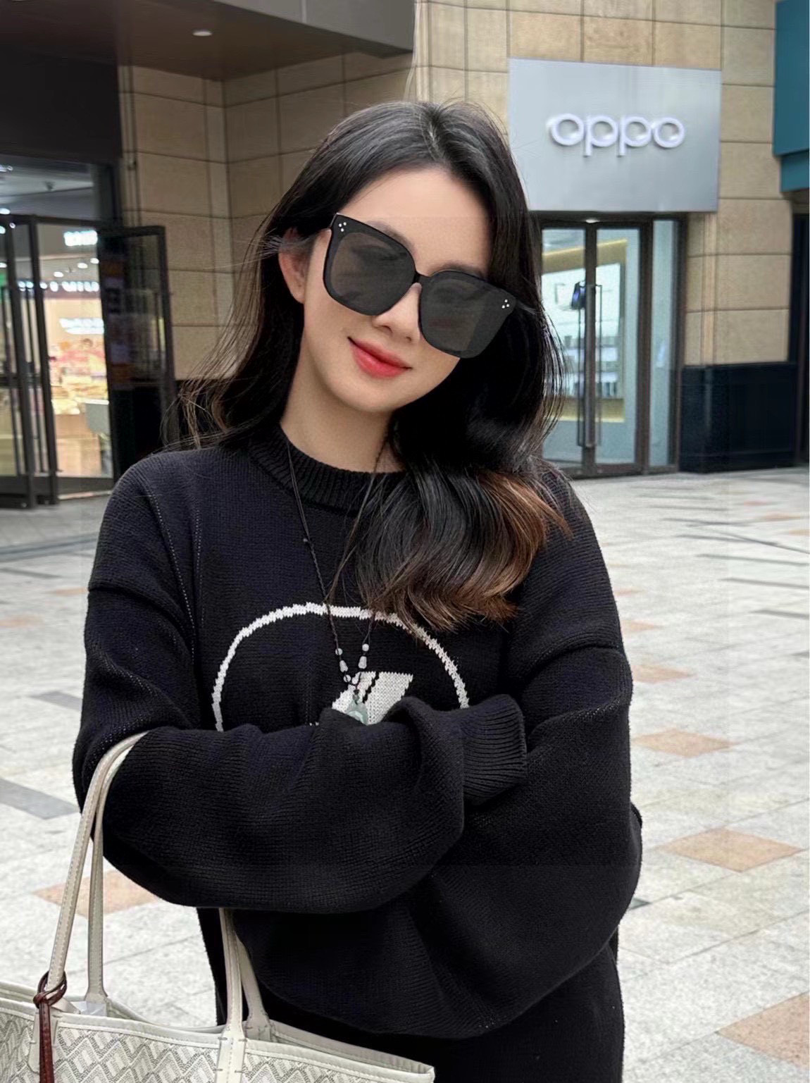   GUCCI2025开春新款一体镜 大框太阳镜男女同款 😎 
爆款大框尼龙太阳镜 超逼格超酷 
镜腿品