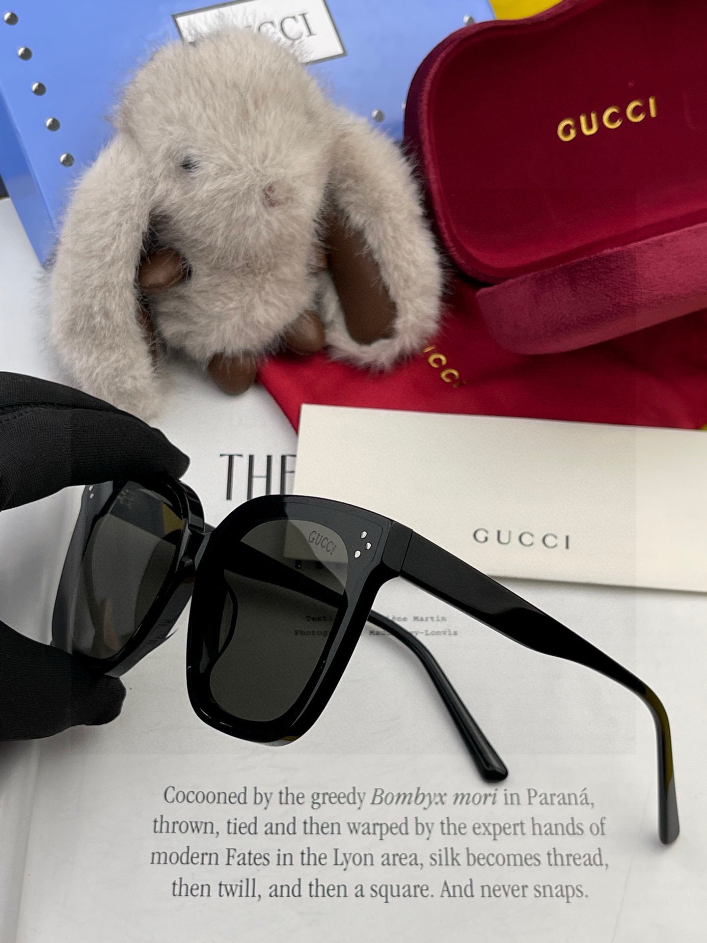   GUCCI2025开春新款一体镜 大框太阳镜男女同款 😎 
爆款大框尼龙太阳镜 超逼格超酷 
镜腿品