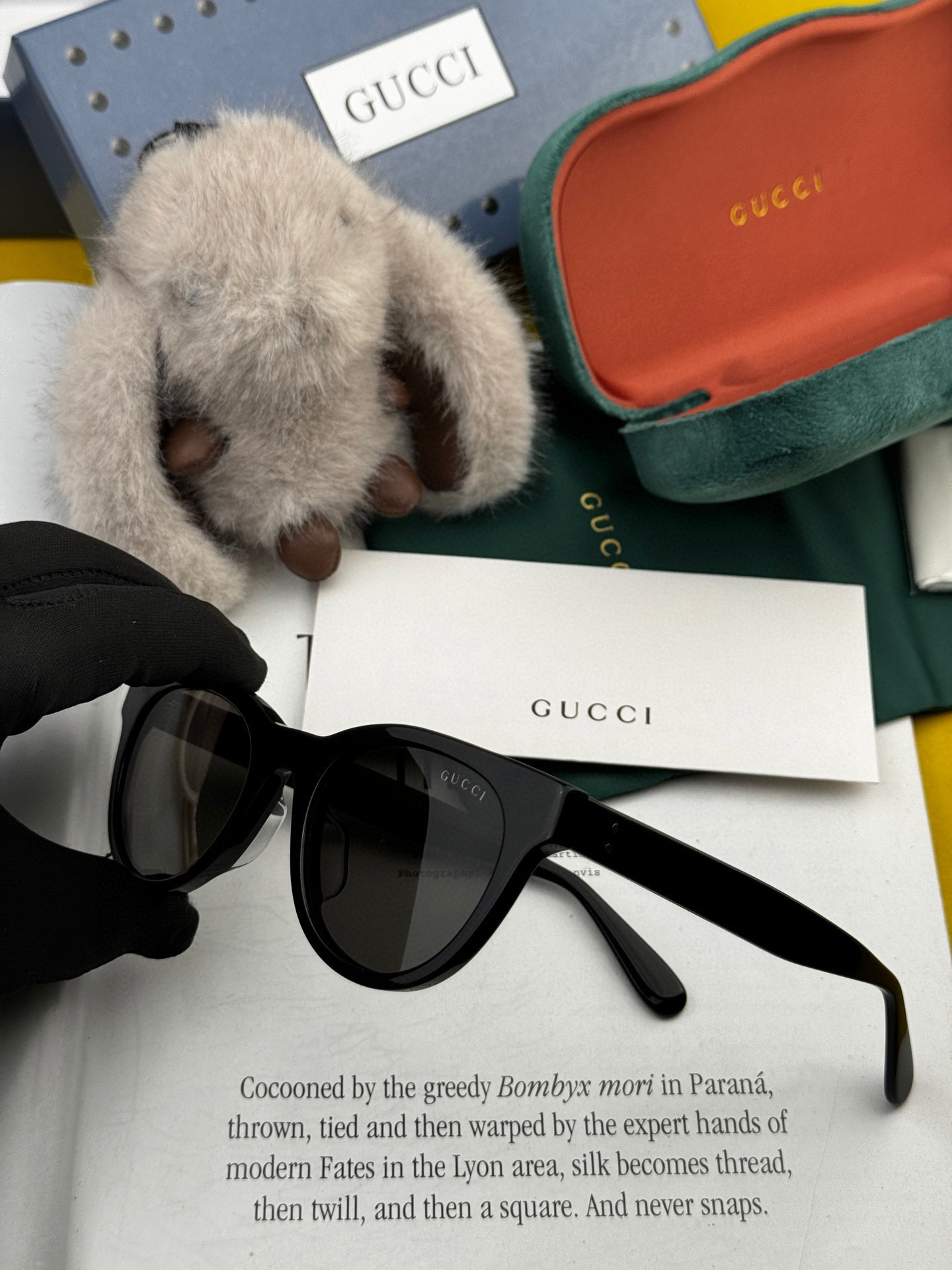   GUCCI2025开春新款一体镜 大框太阳镜男女同款 😎 
爆款小框尼龙太阳镜 超逼格超酷 
镜腿品