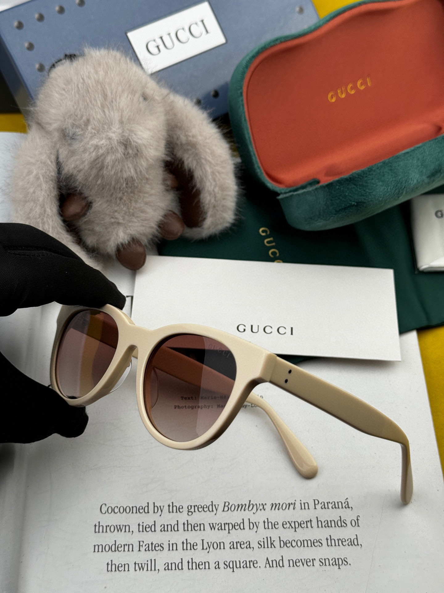   GUCCI2025开春新款一体镜 大框太阳镜男女同款 😎 
爆款小框尼龙太阳镜 超逼格超酷 
镜腿品