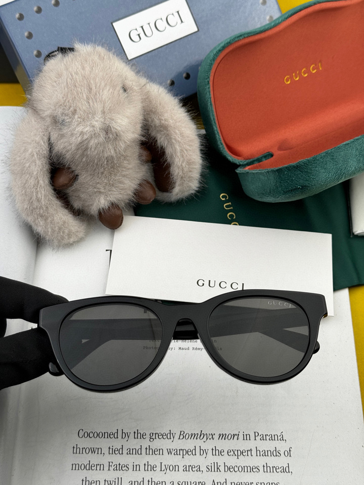   GUCCI2025开春新款一体镜 大框太阳镜男女同款 😎 
爆款小框尼龙太阳镜 超逼格超酷 
镜腿品