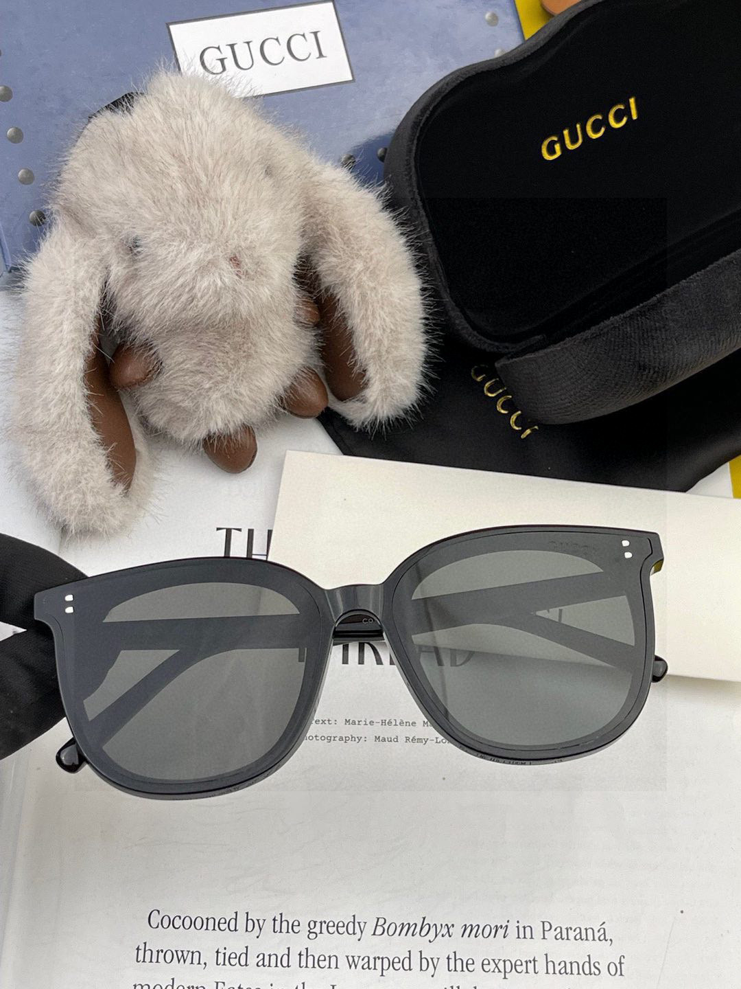   GUCCI2025开春新款一体镜 大框太阳镜男女同款 😎 
爆款大框尼龙太阳镜 超逼格超酷 
镜腿品