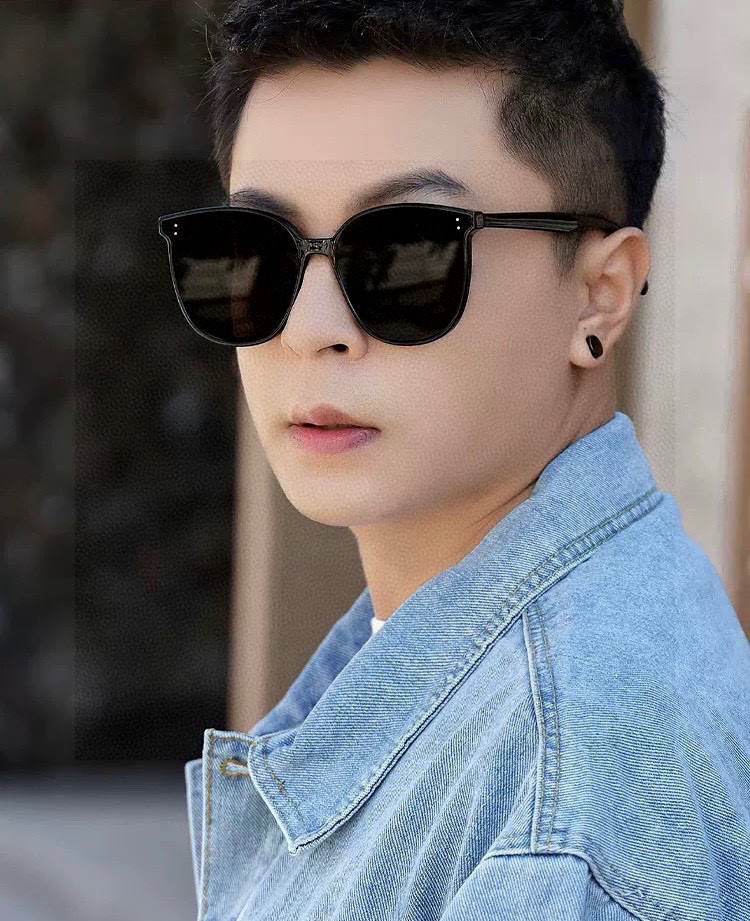   GUCCI2025开春新款一体镜 大框太阳镜男女同款 😎 
爆款大框尼龙太阳镜 超逼格超酷 
镜腿品