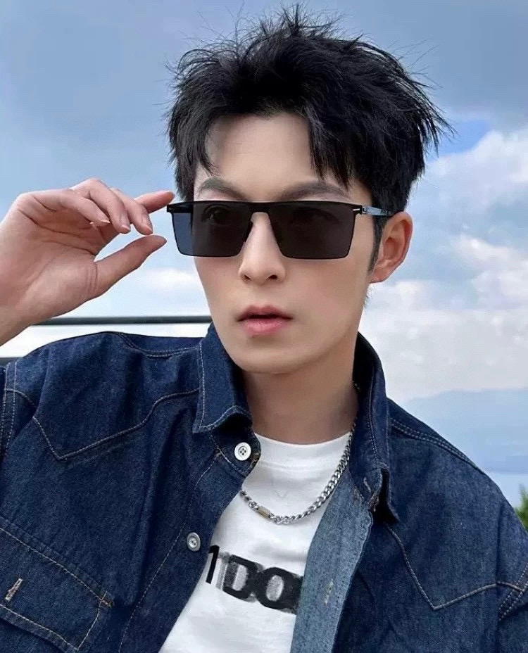 ♦️LV 2025新款男女情侣款太阳镜多边形墨镜iP电镀永不褪色 超轻超有弹性整幅眼镜无螺丝重要的是压不