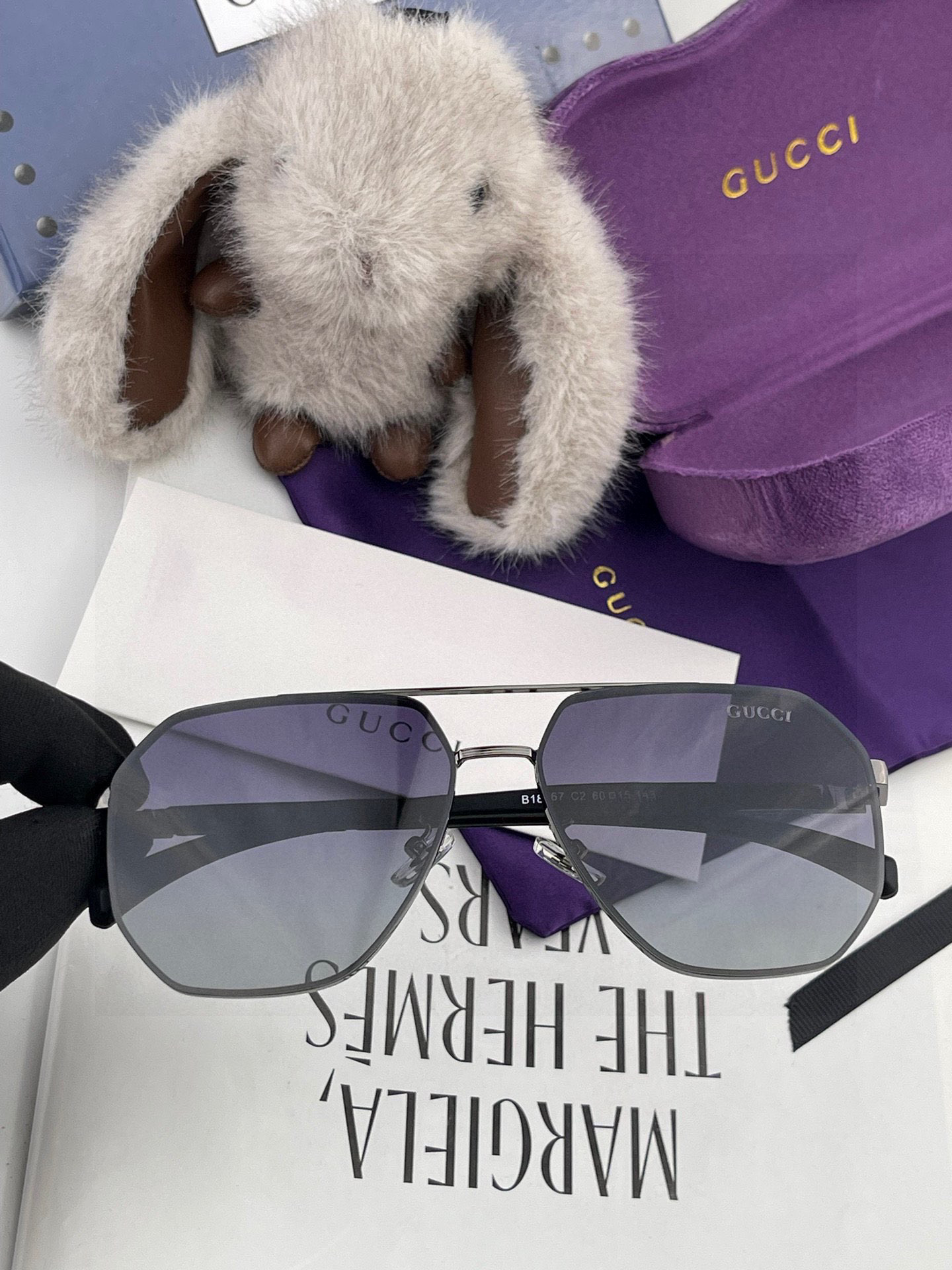         GUCCI 男款炫彩飞行员偏光太阳镜 ❤️材质：高清尼龙加厚卡槽高清偏光镜片 🌹无边框镜