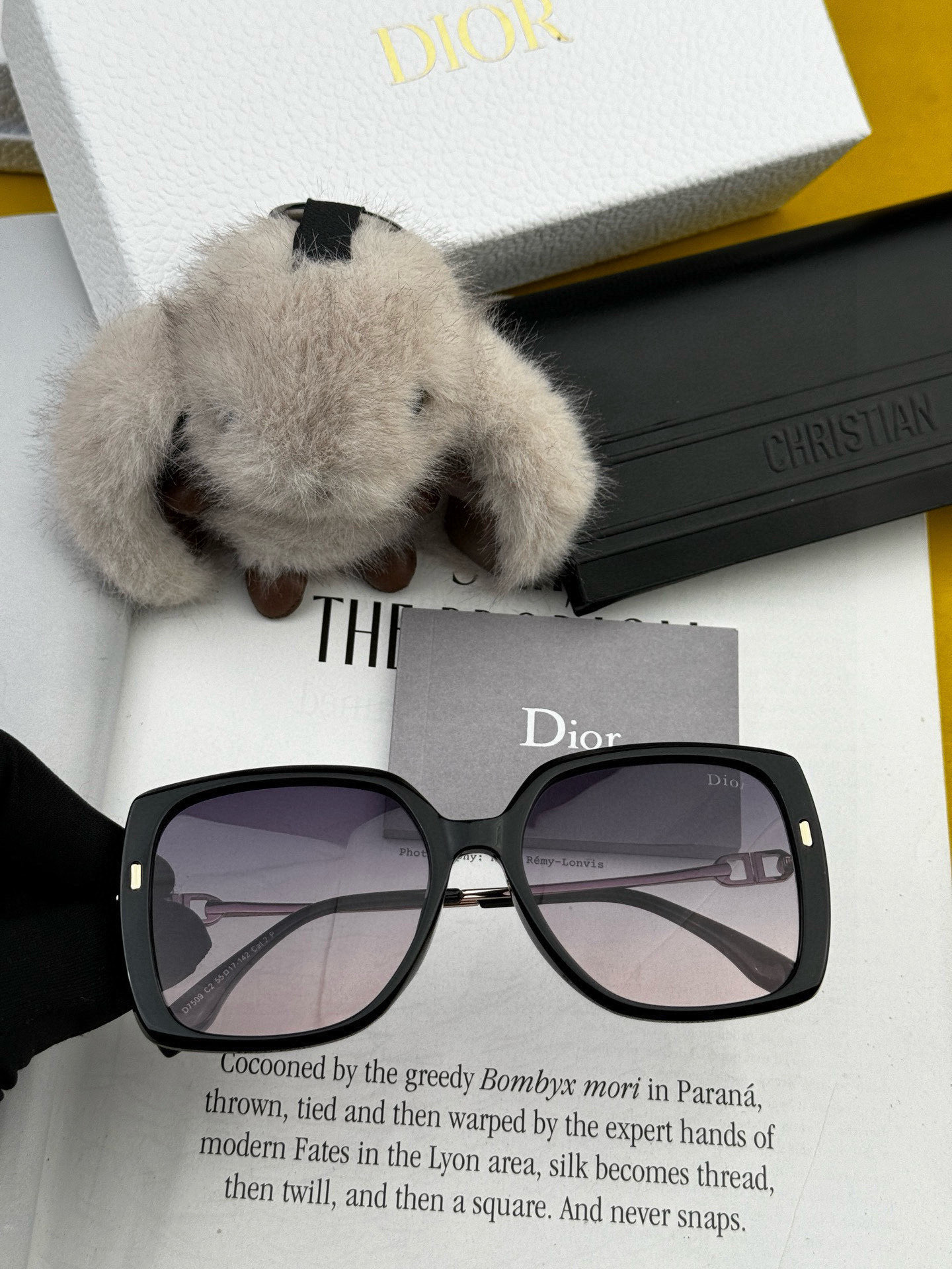   【DIOR】2025新款潮流爆款 时尚方框太阳镜 佩戴舒适 网红潮款墨镜  女士高清加厚偏光太阳镜🕶