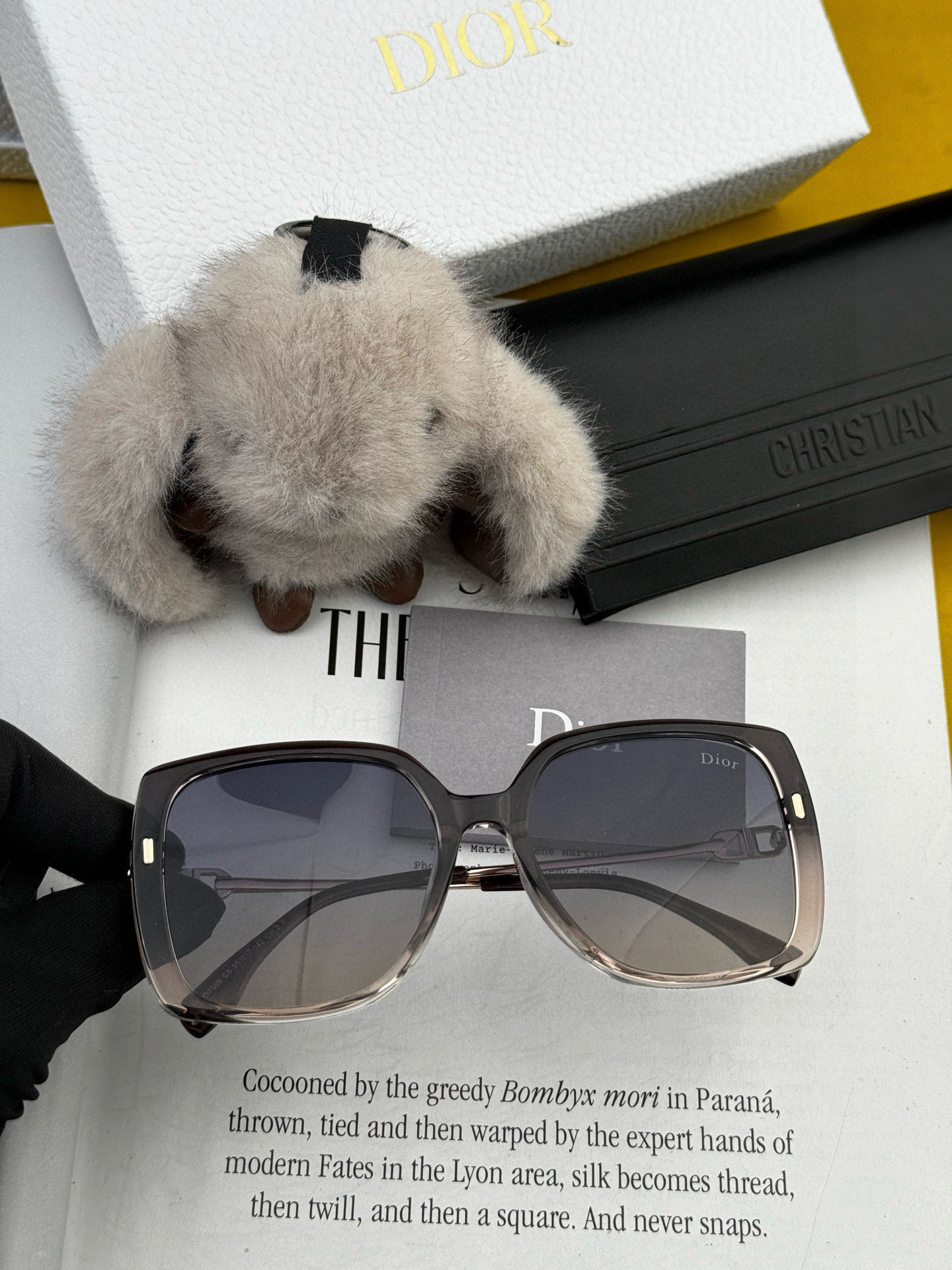   【DIOR】2025新款潮流爆款 时尚方框太阳镜 佩戴舒适 网红潮款墨镜  女士高清加厚偏光太阳镜🕶