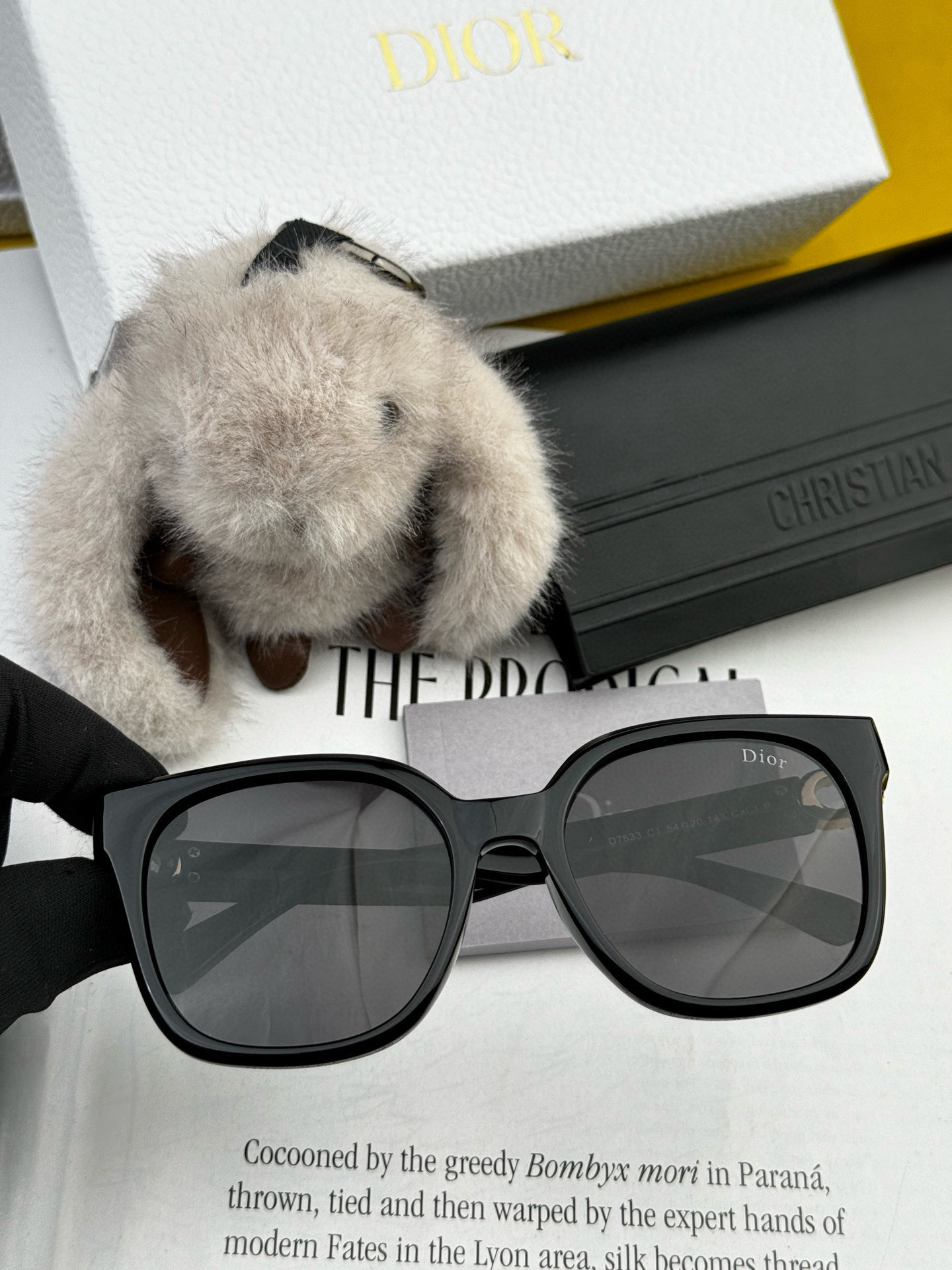   【DIOR】2025新款潮流爆款 时尚方框太阳镜 佩戴舒适 网红潮款墨镜  女士高清加厚偏光太阳镜🕶