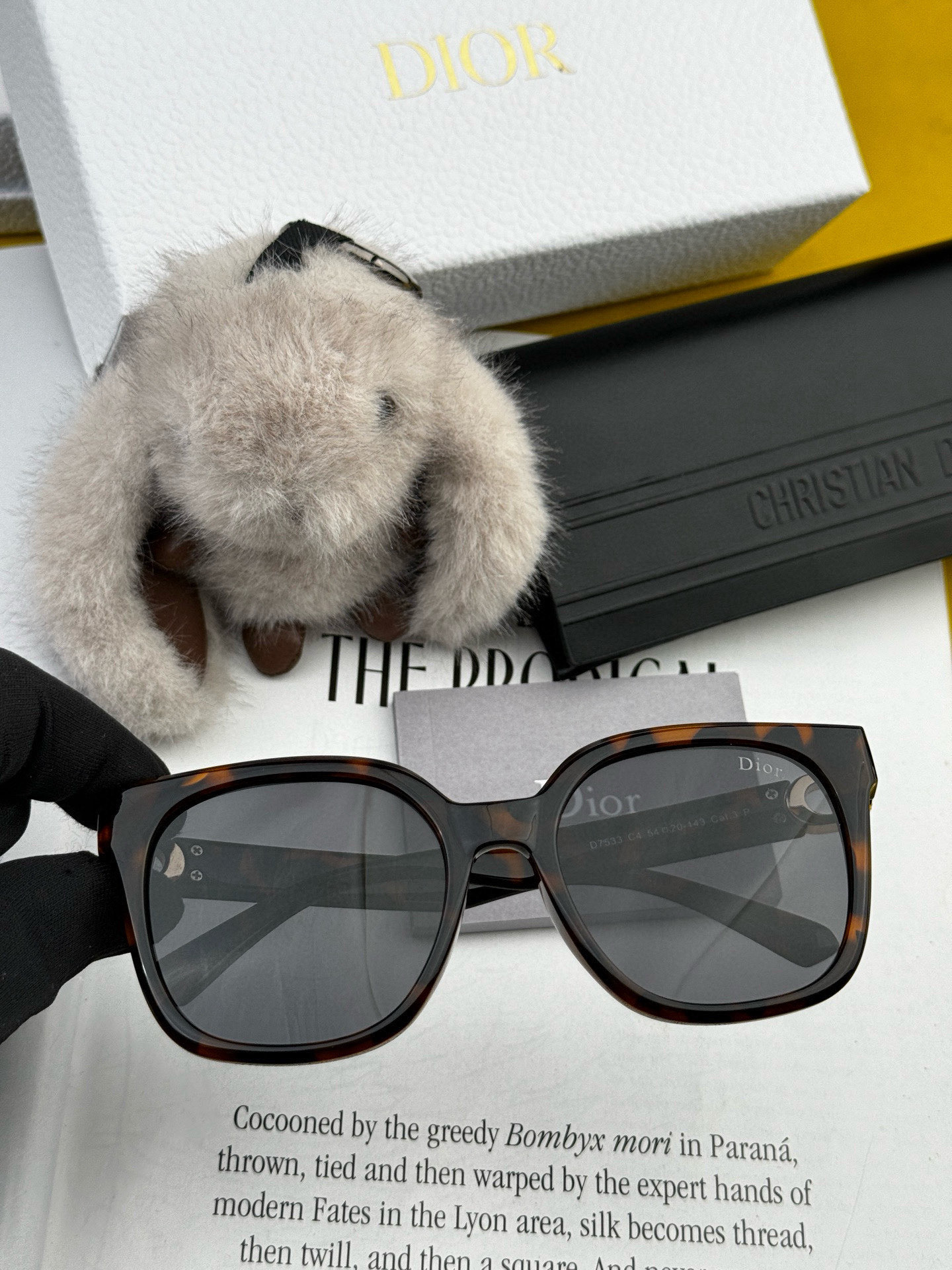   【DIOR】2025新款潮流爆款 时尚方框太阳镜 佩戴舒适 网红潮款墨镜  女士高清加厚偏光太阳镜🕶