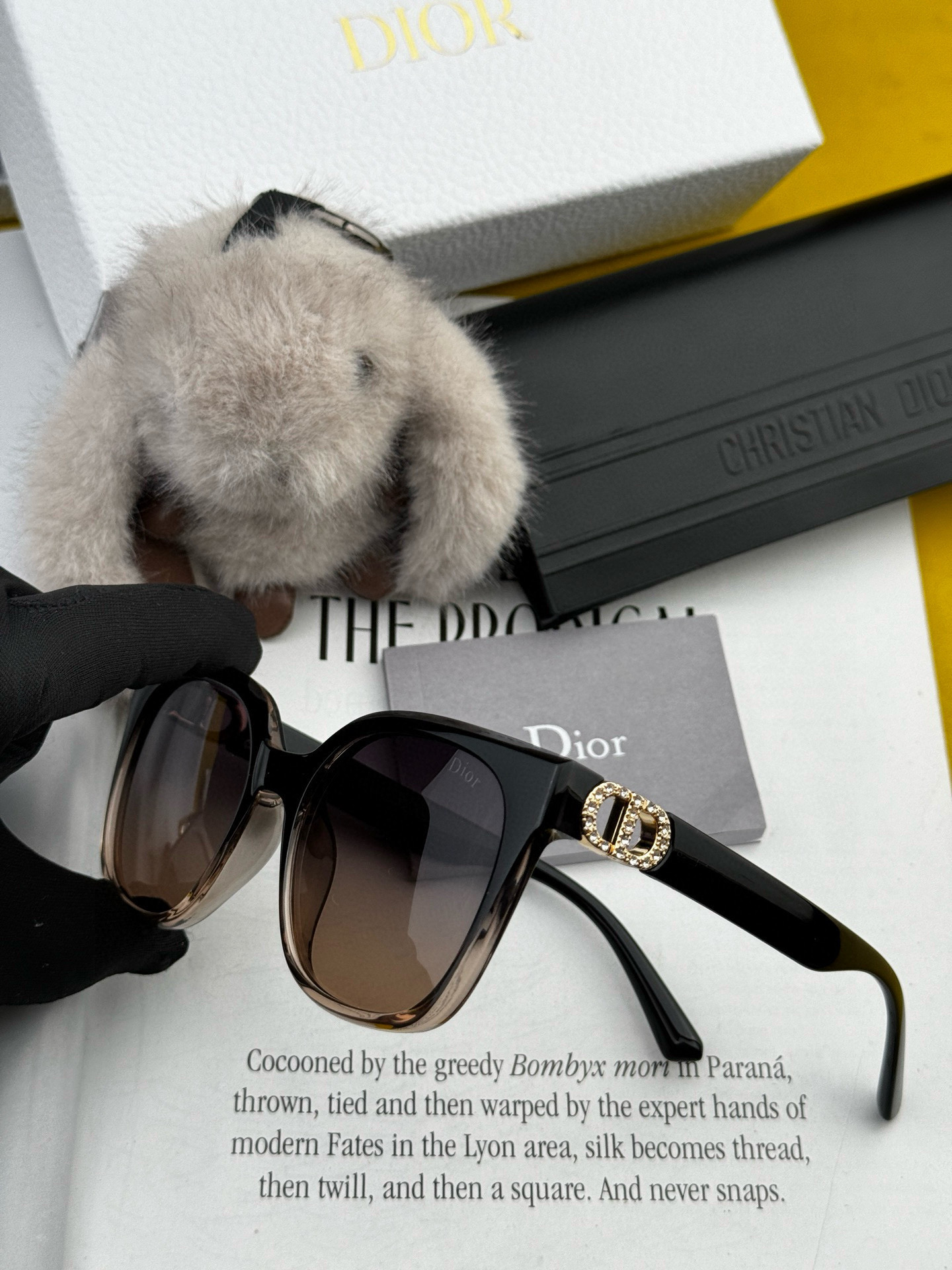   【DIOR】2025新款潮流爆款 时尚方框太阳镜 佩戴舒适 网红潮款墨镜  女士高清加厚偏光太阳镜🕶