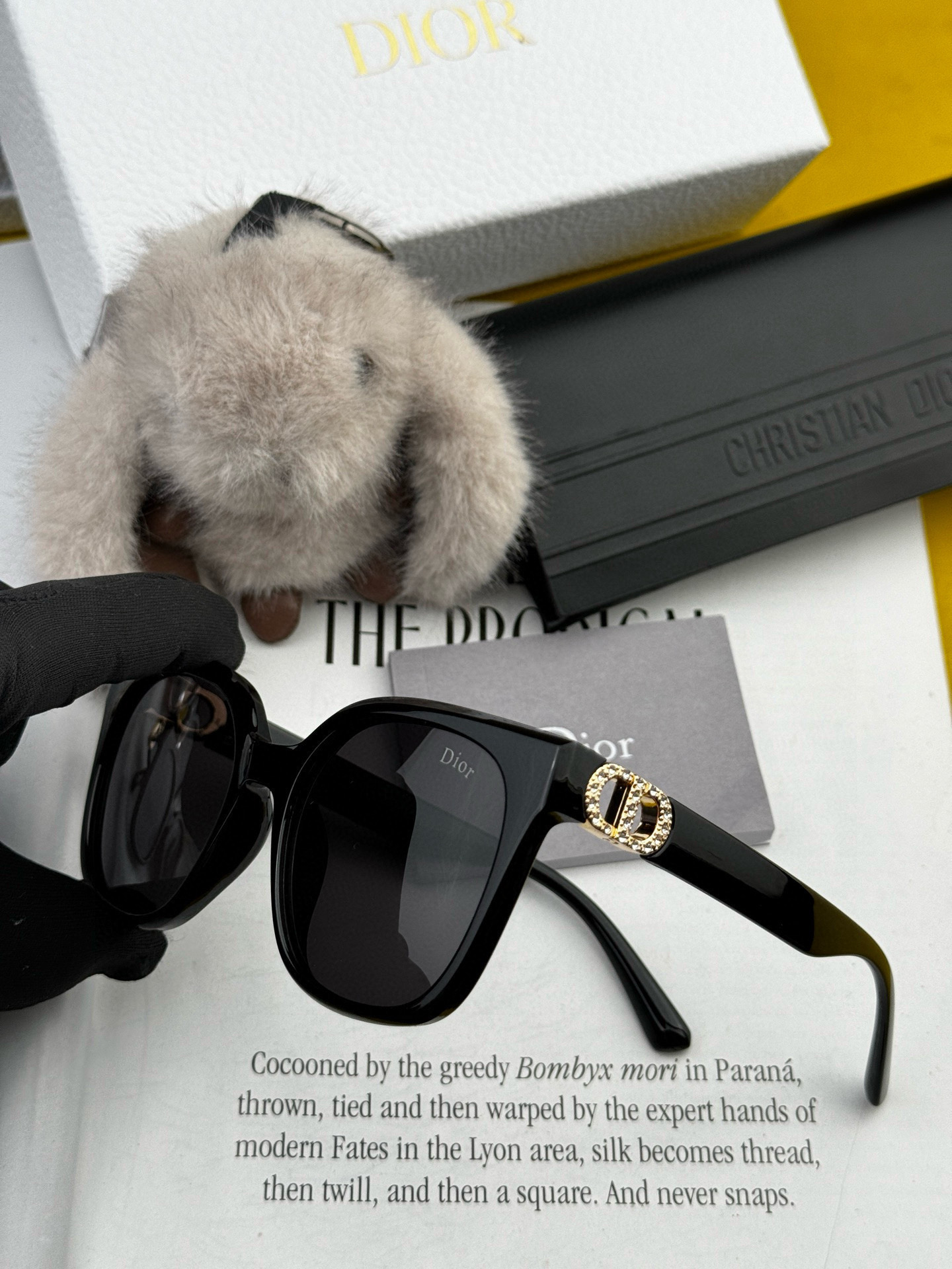   【DIOR】2025新款潮流爆款 时尚方框太阳镜 佩戴舒适 网红潮款墨镜  女士高清加厚偏光太阳镜🕶