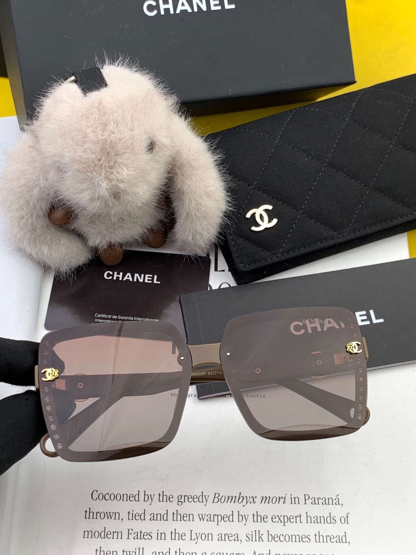  【CHANEL】香奈儿 2025新款潮流爆款 时尚方框太阳镜 佩戴舒适 网红潮款墨镜  女士高清加厚偏