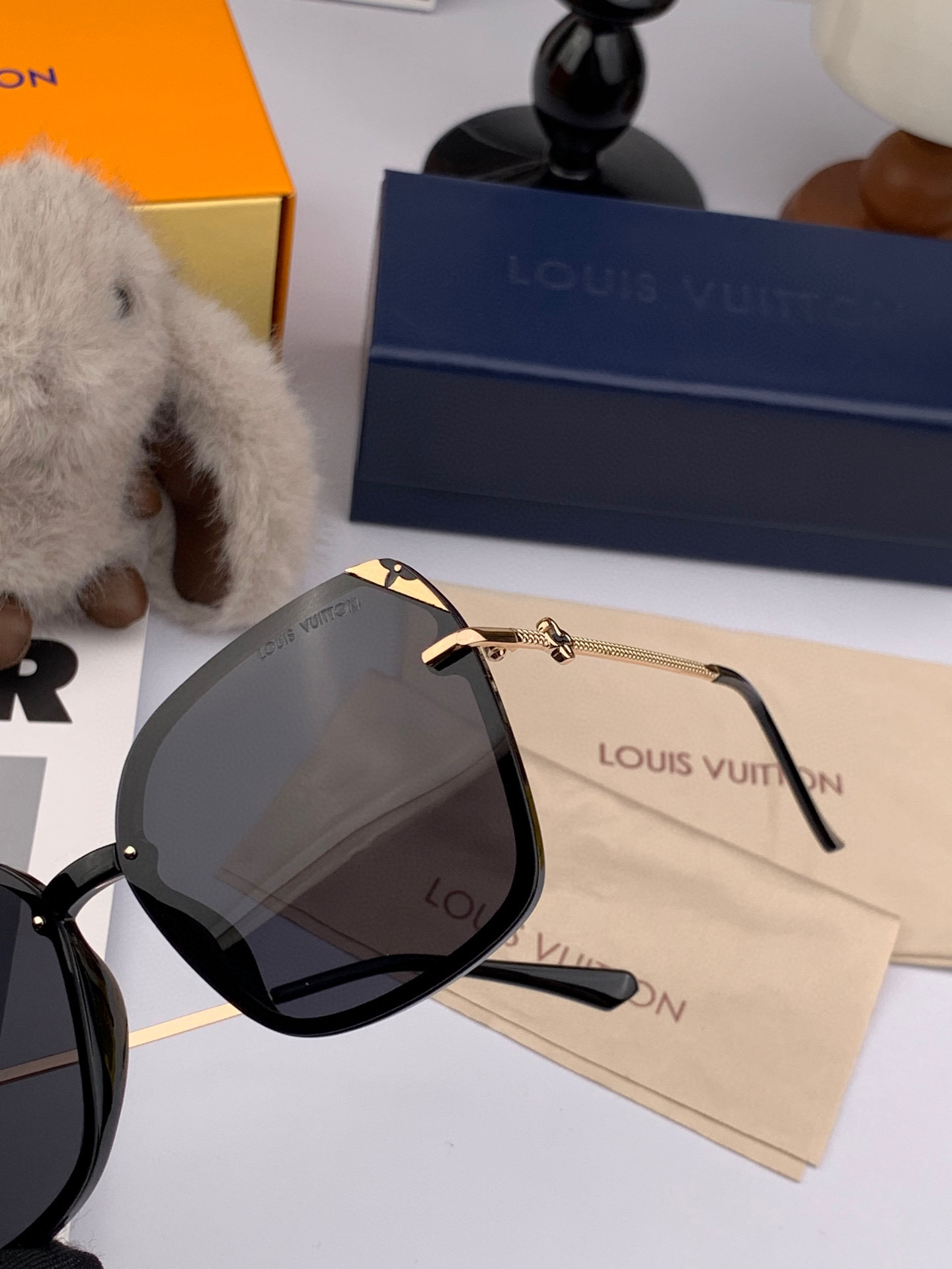   LV 太阳镜潮品官网模特同款 玫瑰玫瑰四叶草🍀精致个性设计简约时尚 高品质值得拥有绝对潮爆整个夏季 