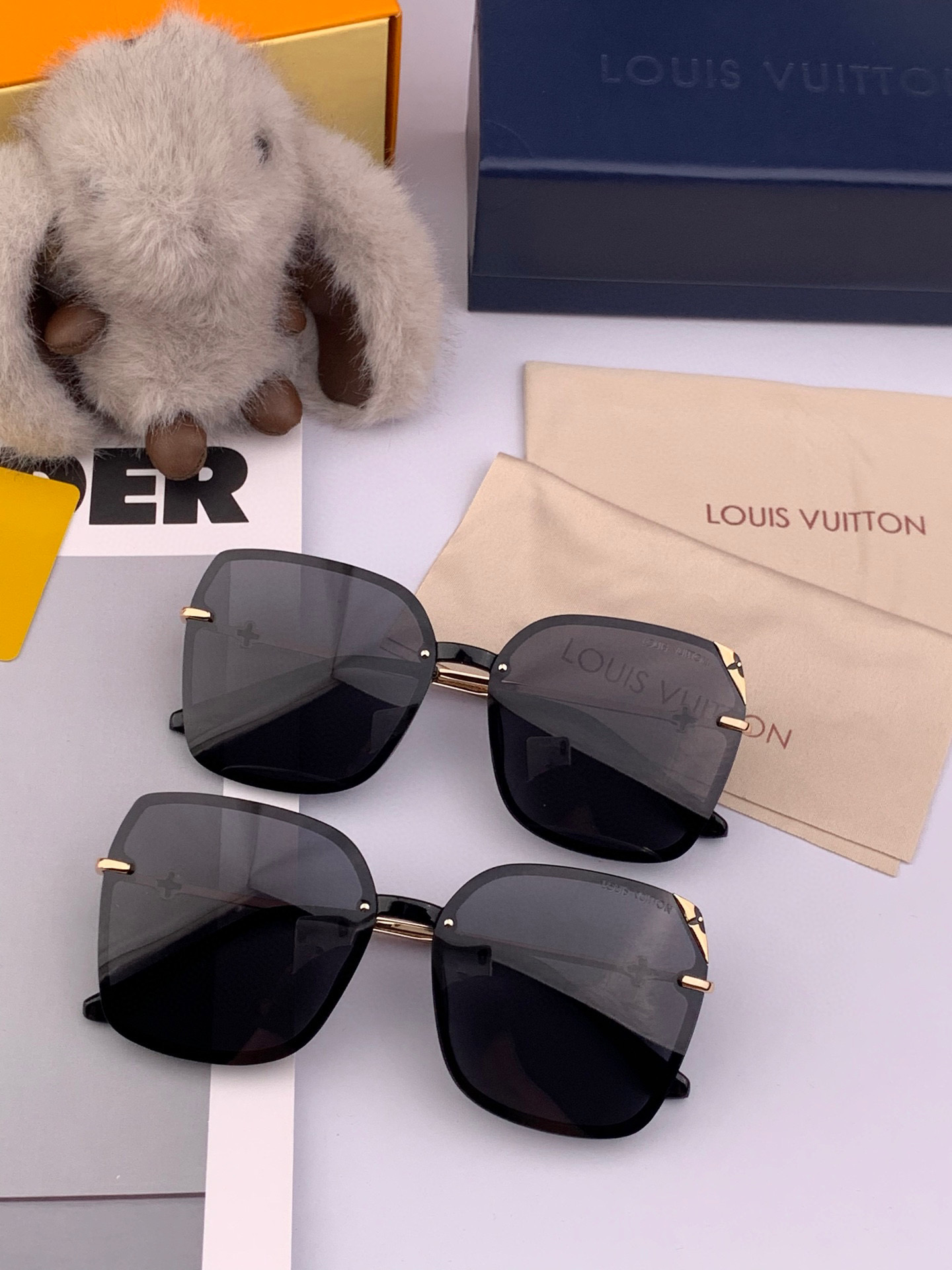   LV 太阳镜潮品官网模特同款 玫瑰玫瑰四叶草🍀精致个性设计简约时尚 高品质值得拥有绝对潮爆整个夏季 