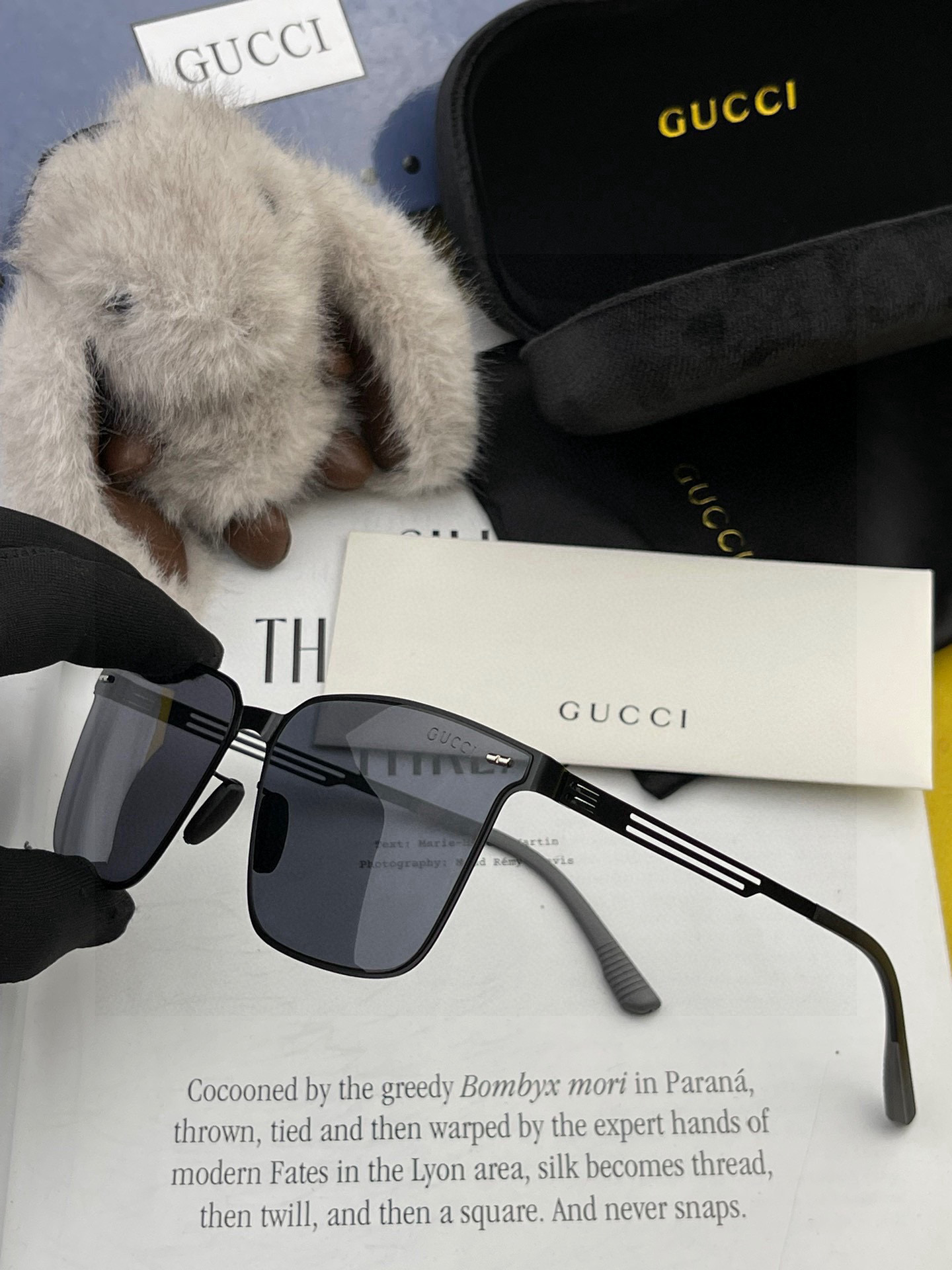 
      GUCCI 男款炫彩飞行员偏光太阳镜 ❤️材质：高清尼龙加厚卡槽高清偏光镜片 🌹无边框镜架
