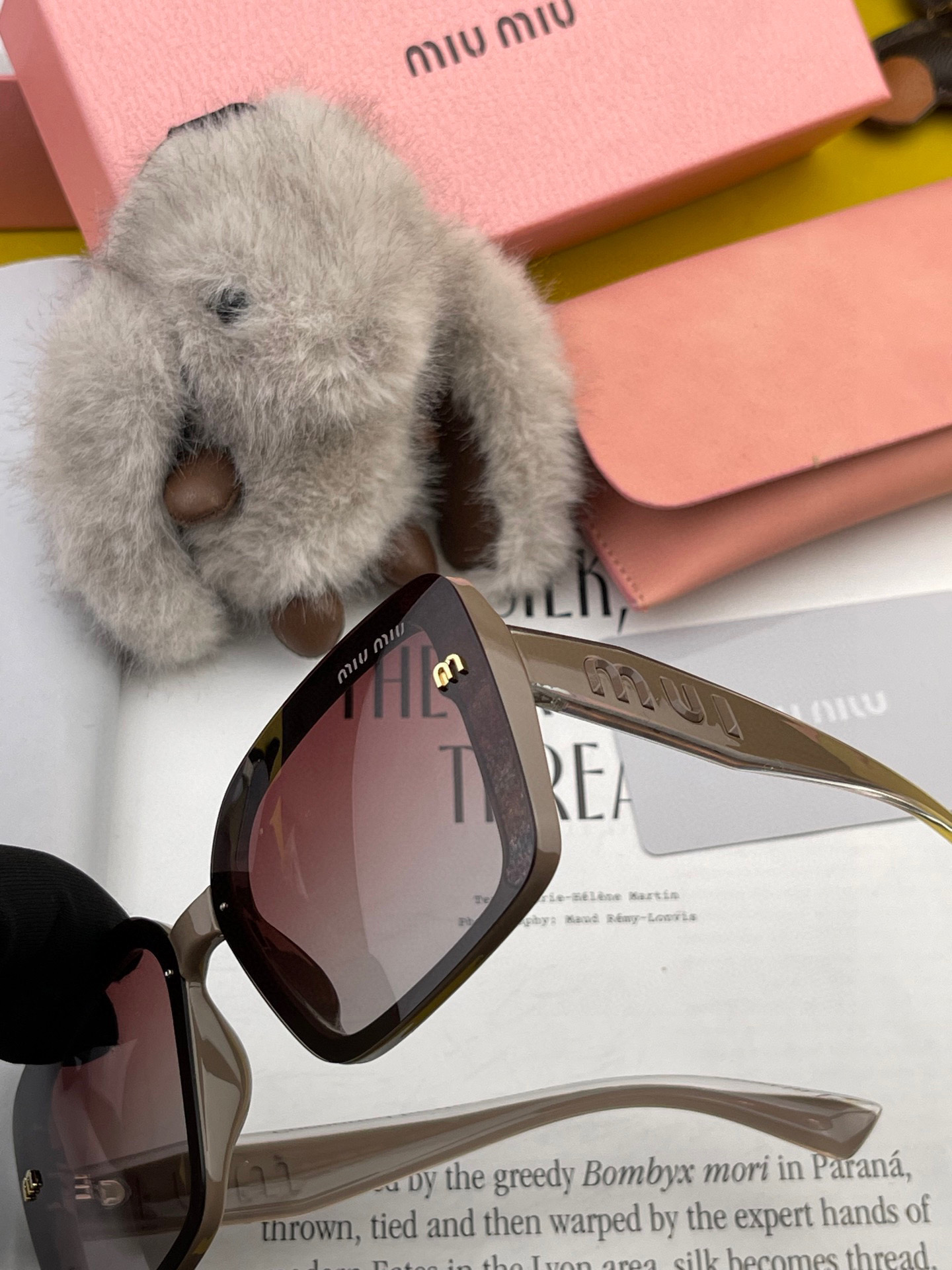   MIUMIU/缪缪🖇🖇2025🌟闪耀新款璀璨登台 ❤❤太阳镜潮品 精致个性设计简约时尚 专柜品质值得