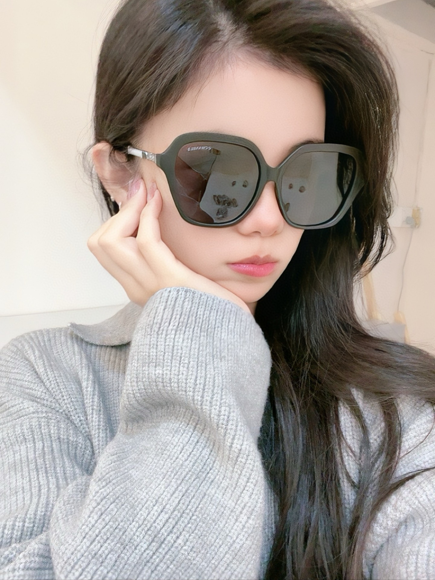    新品CHANEL 香奈儿太阳镜以独特魅力和前卫风格诠释春夏最新眼镜，质感超好佩带舒适 型号：CH6