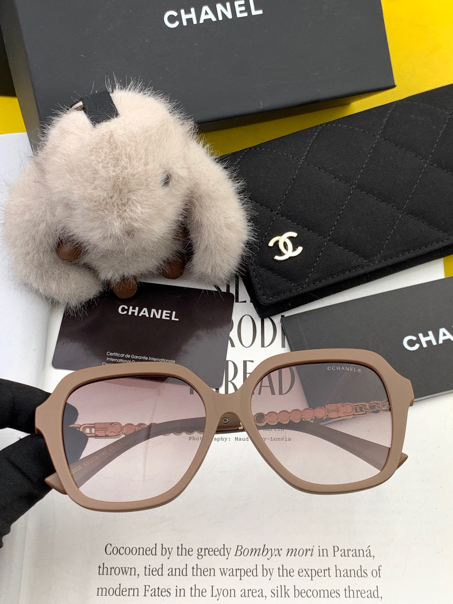    新品CHANEL 香奈儿太阳镜以独特魅力和前卫风格诠释春夏最新眼镜，质感超好佩带舒适 型号：CH6