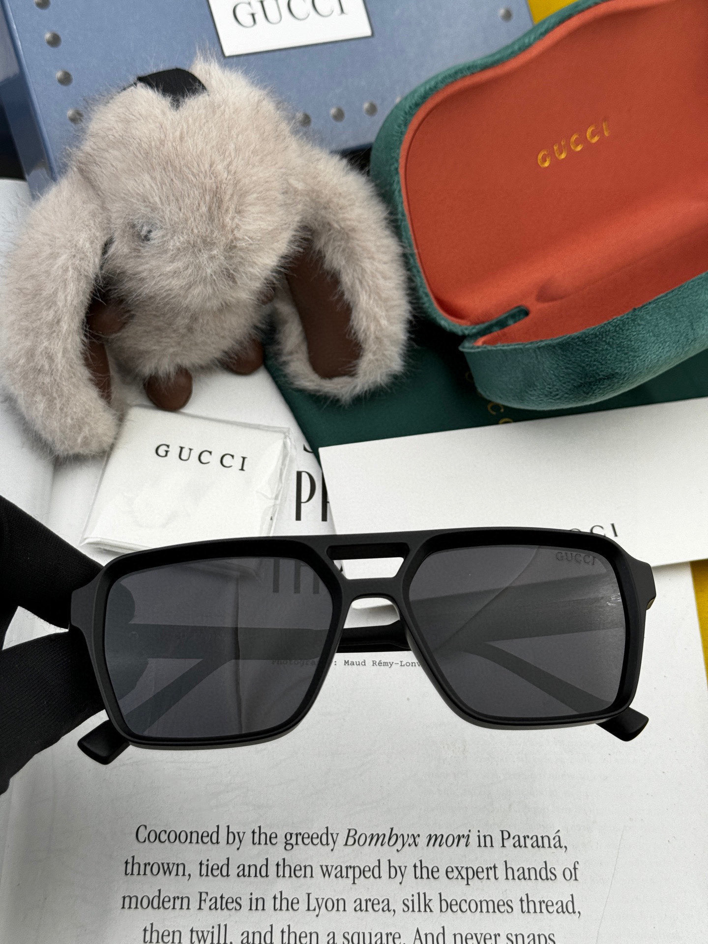   超好看 潮酷【GUCCI】古驰 新款款太阳镜以独特魅力和前卫风格诠释春夏最新眼镜，以方框设计，中梁连