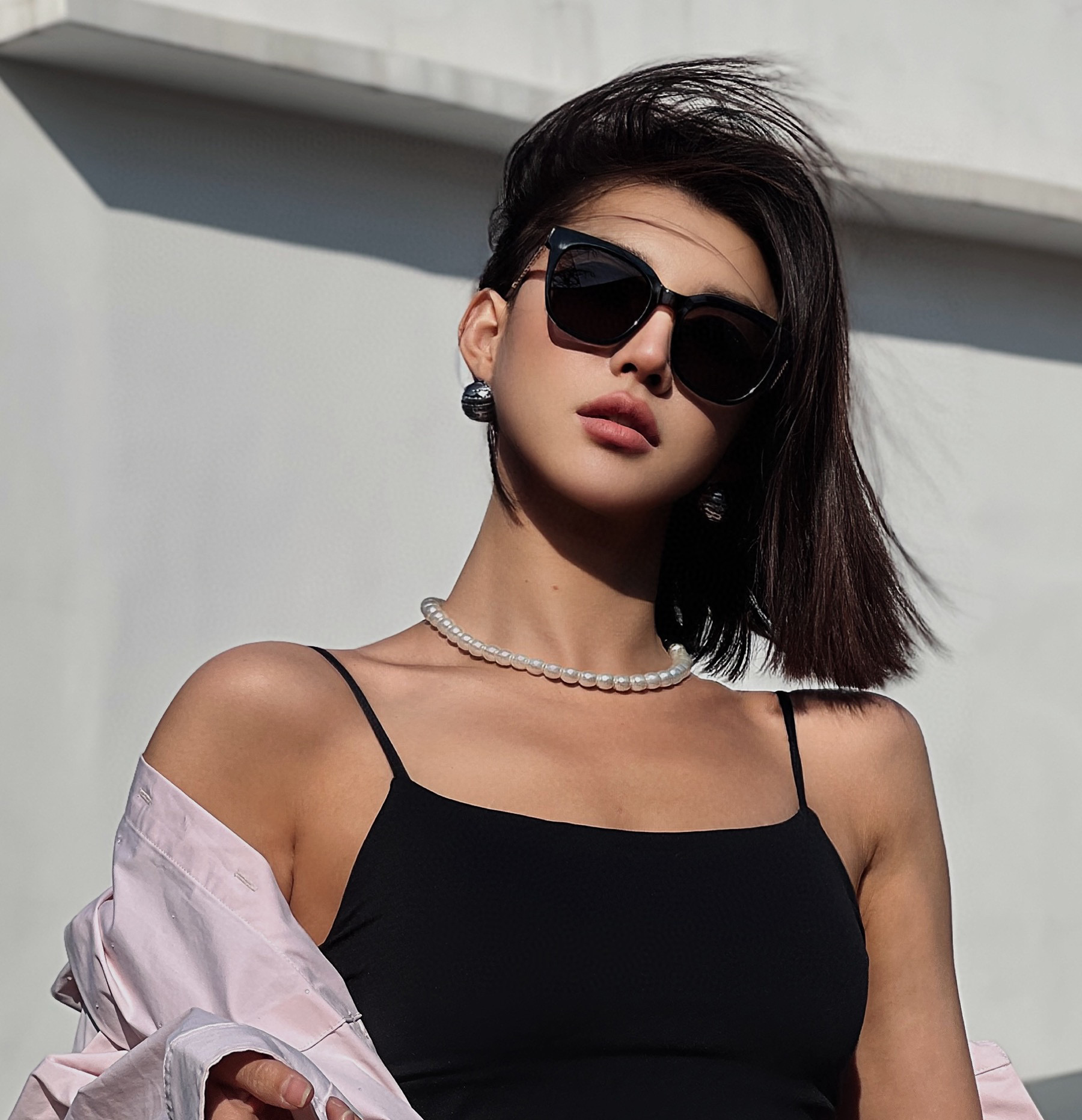  香奈儿2025 开春新款大框太阳镜男女同款 😎 
爆款大框尼龙太阳镜 超逼格超酷 
镜腿品牌设计感强 