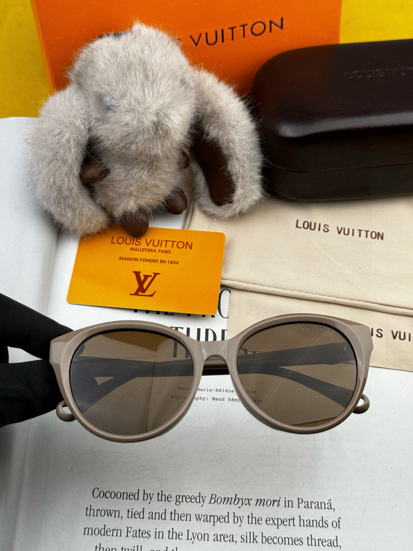   LV 太阳镜潮品官网模特同款 玫瑰玫瑰四叶草🍀精致个性设计简约时尚 高品质值得拥有绝对潮爆整个夏季 