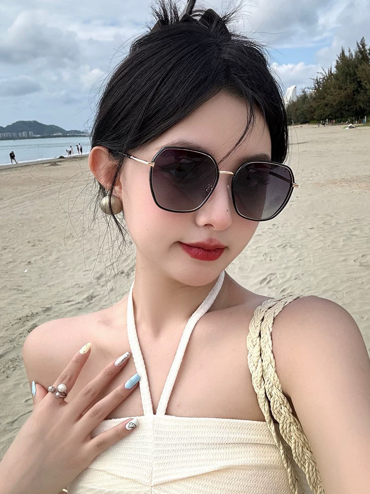 GUCCI 2025开春新款太阳镜 各路网红纷纷带起气场满分‼️ 俏皮甜美.上脸效果更佳.金属质感超好