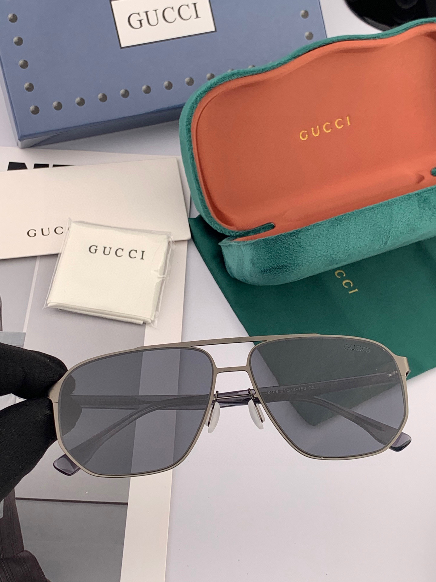        GUCCI 男款炫彩飞行员偏光太阳镜 ❤️材质：高清尼龙加厚卡槽高清偏光镜片 🌹无边框镜架