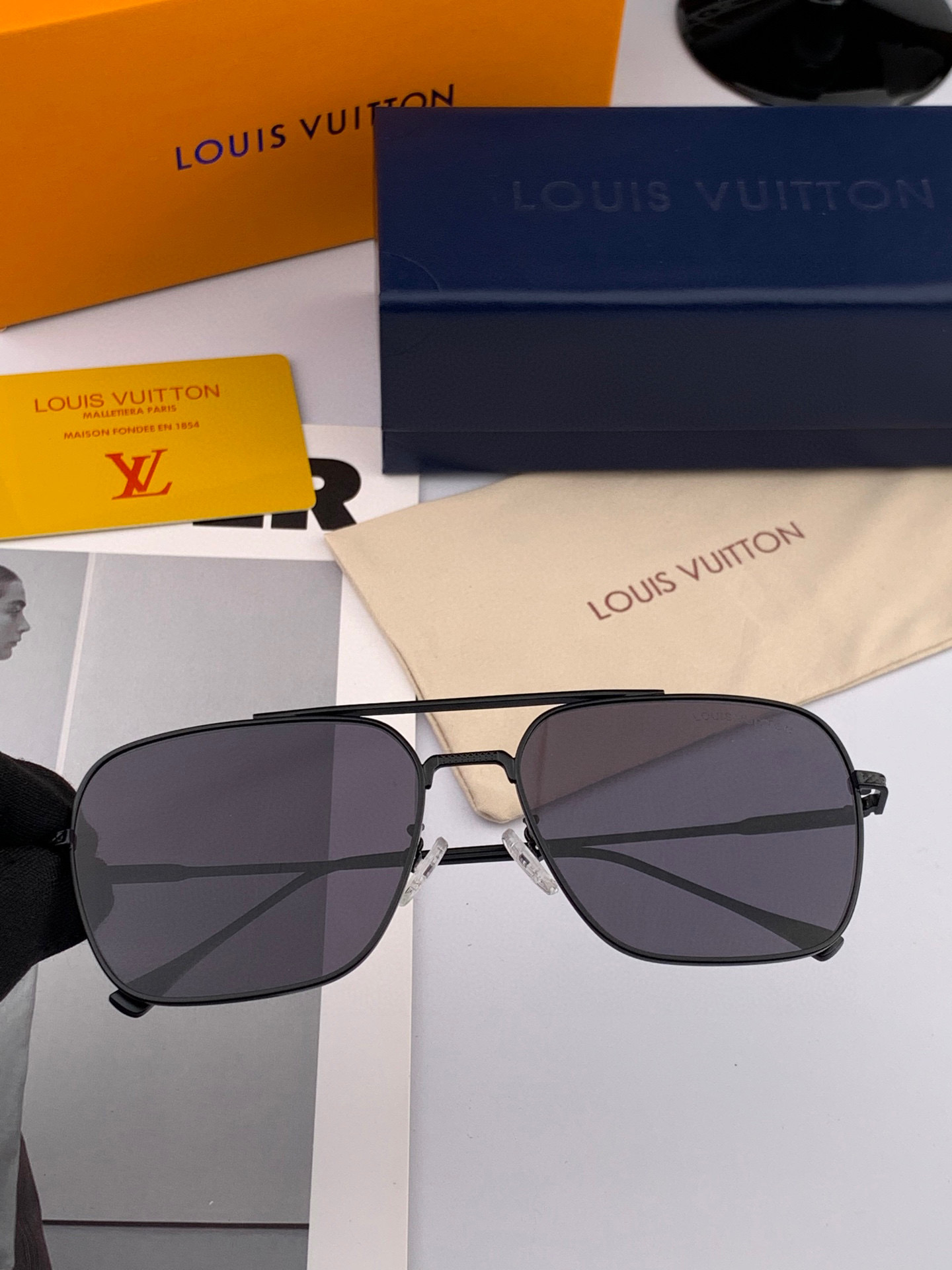 ♦️Lv 2025新款男女情侣款太阳镜 超轻超有弹性整幅眼镜 重要的是压不坏 高清镜片、精湛的工艺 原版