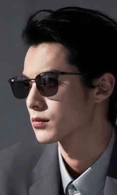   Gucci 。  高品质男女款墨镜   👍 进口宝丽来偏光镜片  。蛤蟆镜 开车钓鱼都可 。百搭显瘦