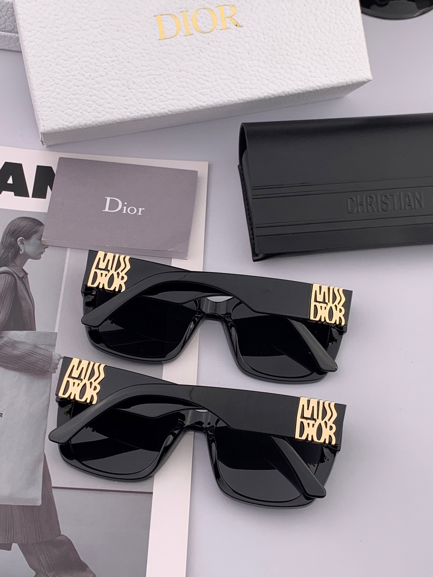   【DIOR】2025新款潮流爆款 时尚方框太阳镜 佩戴舒适 网红潮款墨镜  女士高清加厚偏光太阳镜🕶