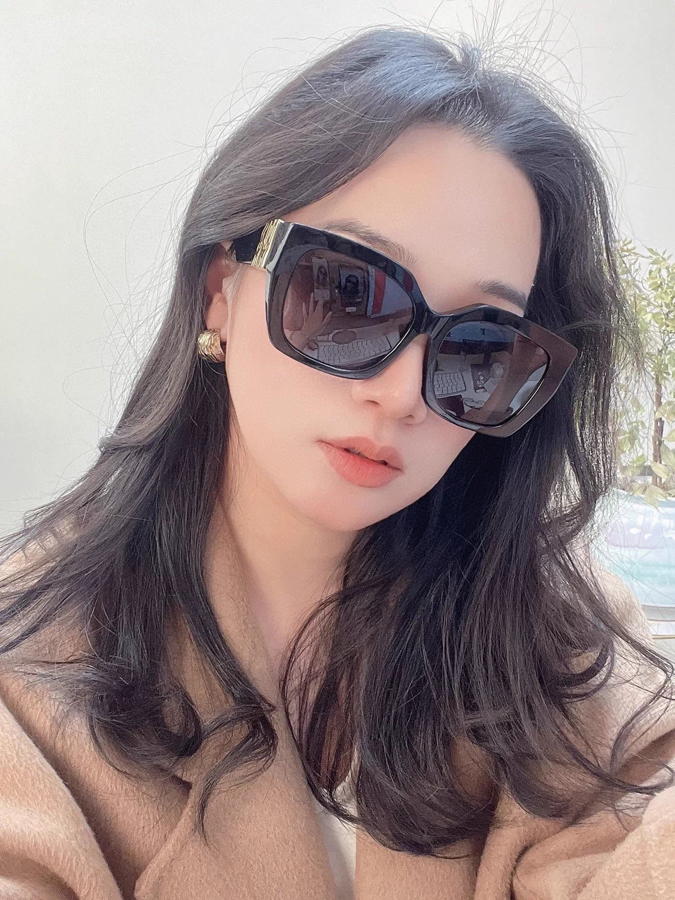   【DIOR】2025新款潮流爆款 时尚方框太阳镜 佩戴舒适 网红潮款墨镜  女士高清加厚偏光太阳镜🕶