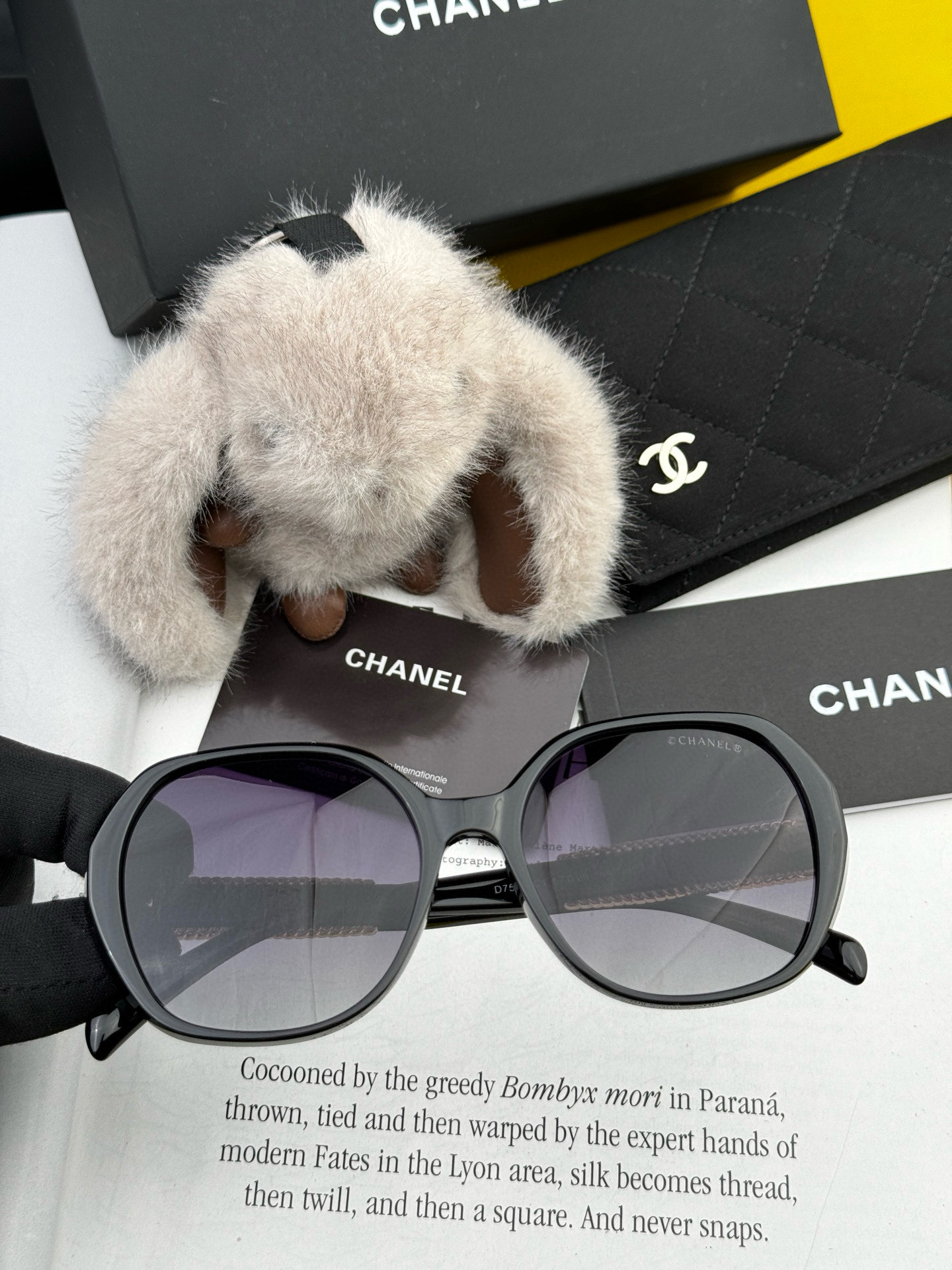  【CHANEL】香奈儿 2025新款山茶花潮流爆款 时尚圆框高清偏光太阳镜 佩戴舒适 网红潮款墨镜  