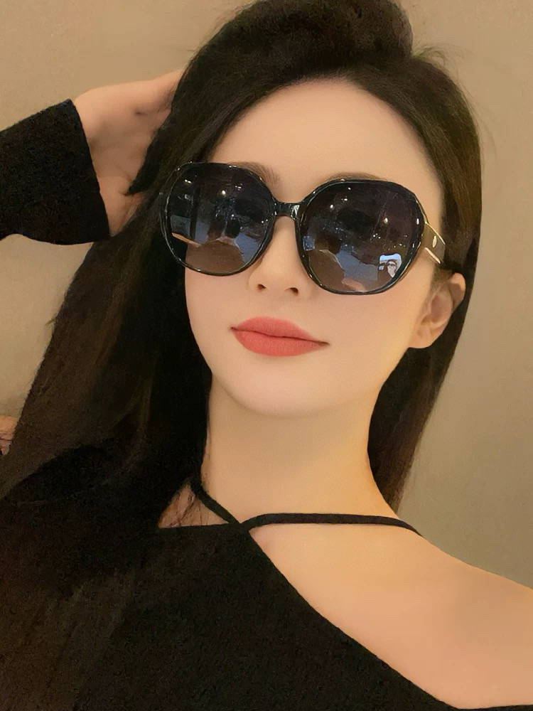  【CHANEL】香奈儿 2025新款山茶花潮流爆款 时尚圆框高清偏光太阳镜 佩戴舒适 网红潮款墨镜  