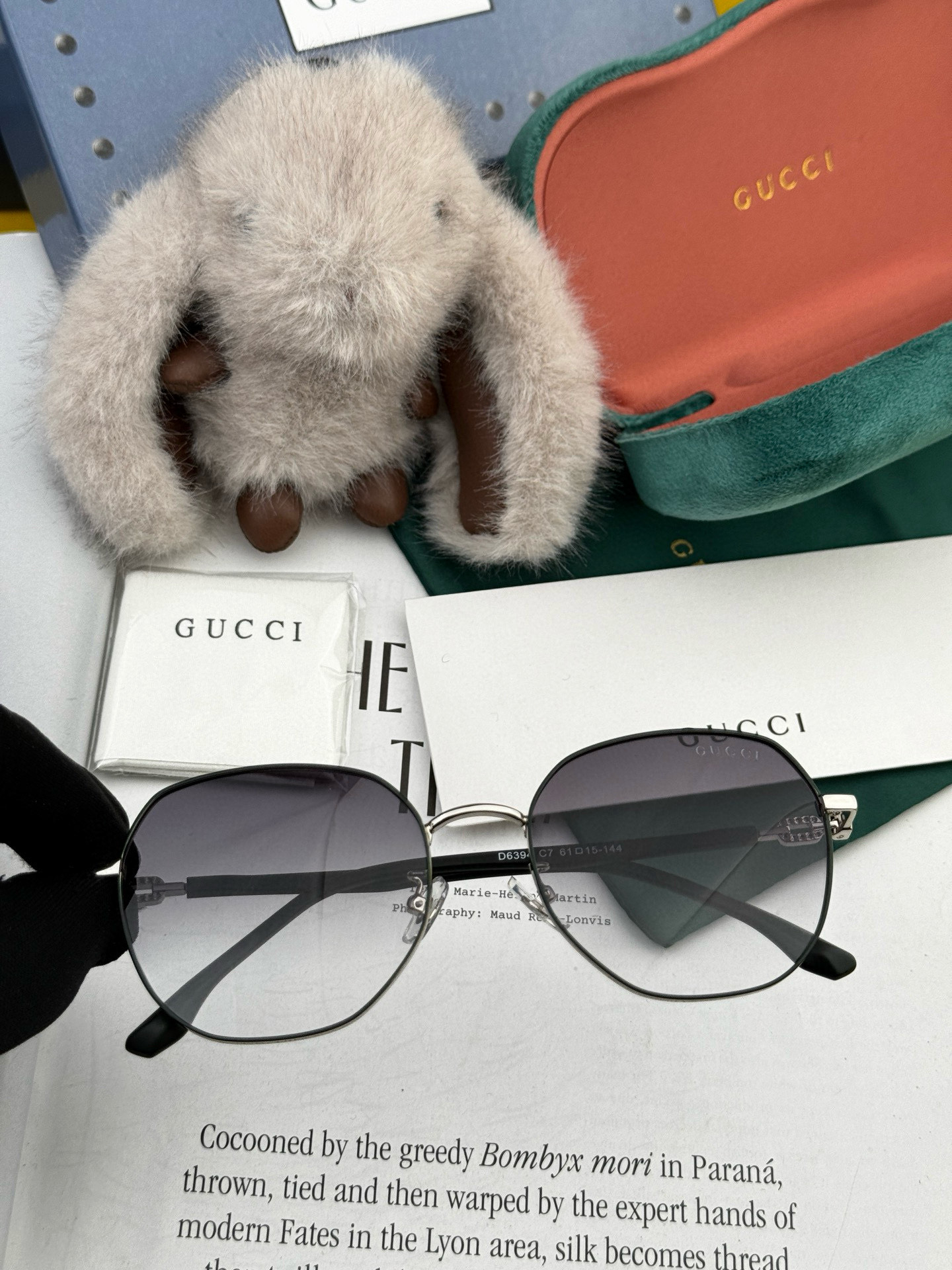   Gucci 。  高品质男女款墨镜   👍 进口宝丽来偏光镜片  。蛤蟆镜 开车钓鱼都可 。百搭显瘦