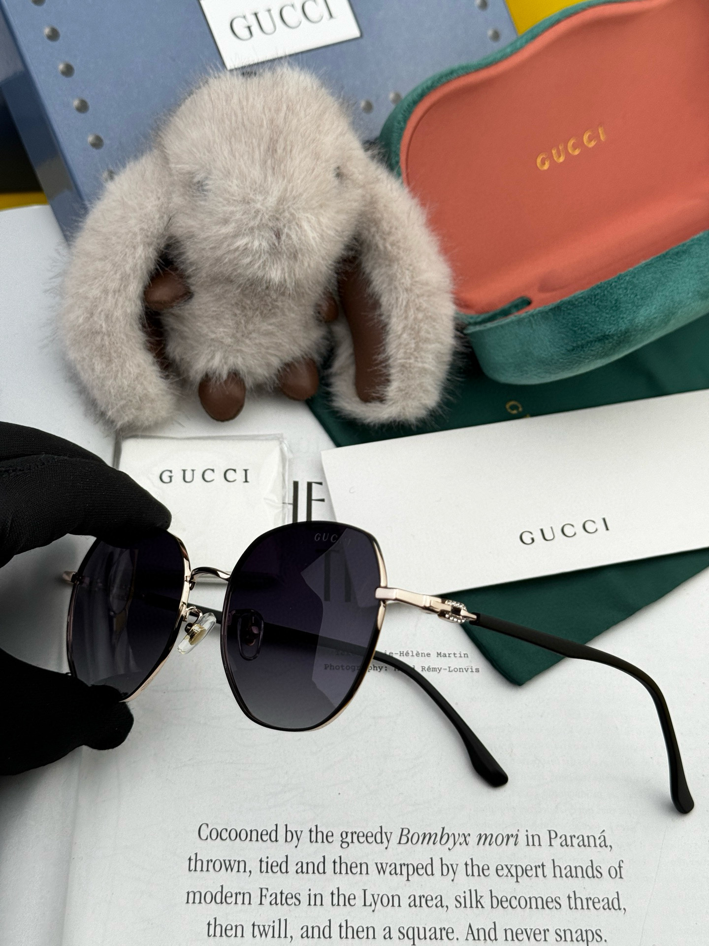   Gucci 。  高品质男女款墨镜   👍 进口宝丽来偏光镜片  。蛤蟆镜 开车钓鱼都可 。百搭显瘦