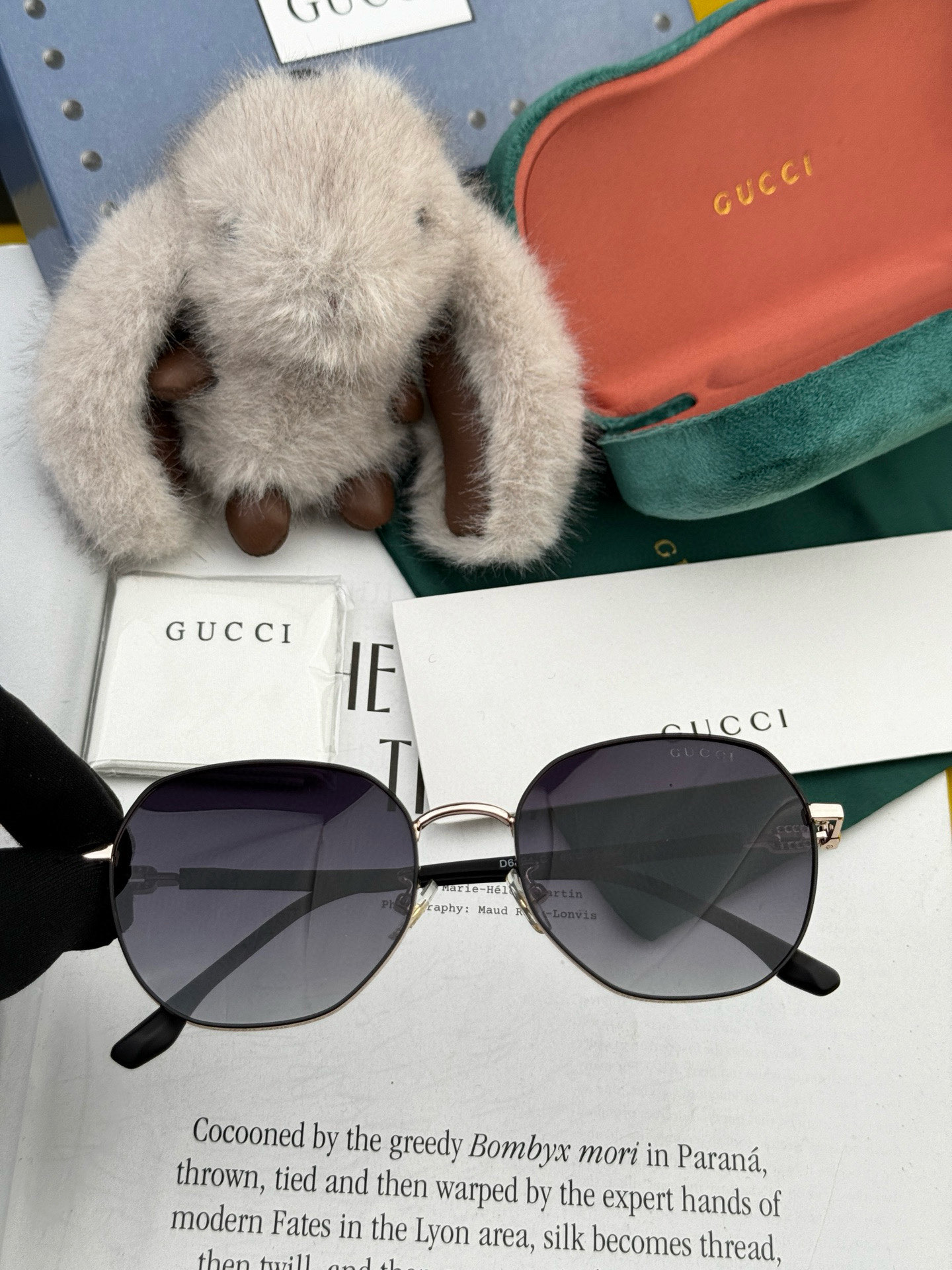   Gucci 。  高品质男女款墨镜   👍 进口宝丽来偏光镜片  。蛤蟆镜 开车钓鱼都可 。百搭显瘦