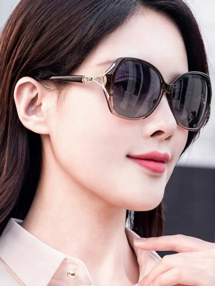   【CHANEL】香奈儿 2025新款潮流爆款 时尚方框太阳镜 佩戴舒适 网红潮款墨镜  女士高清加厚